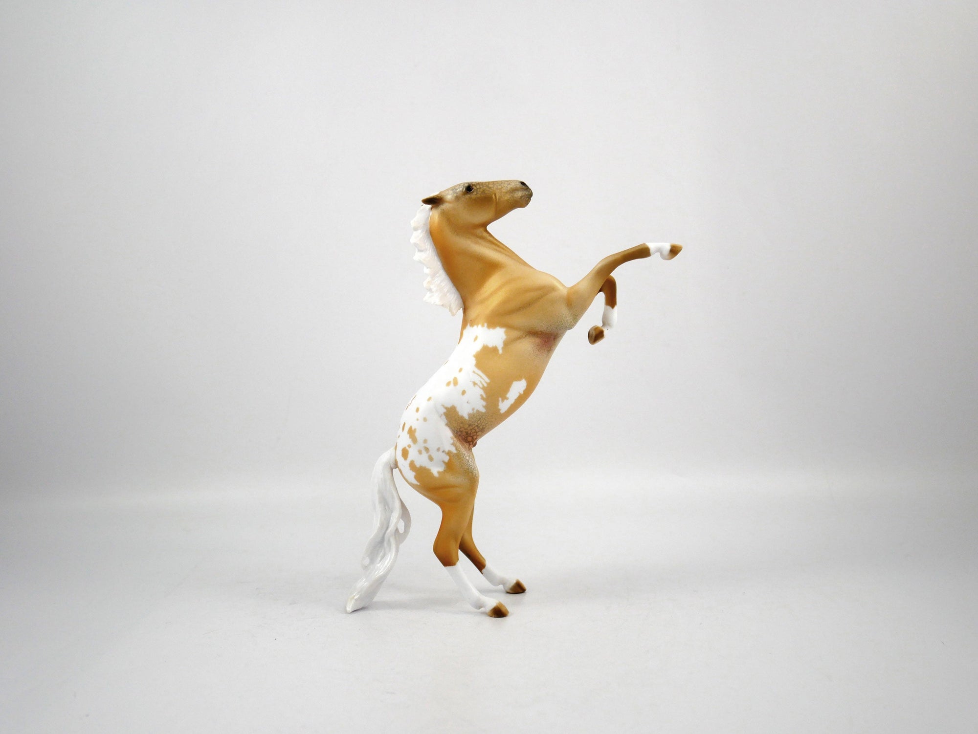 Heisman-LE-8 Palomino Rearing Pebbles SB21