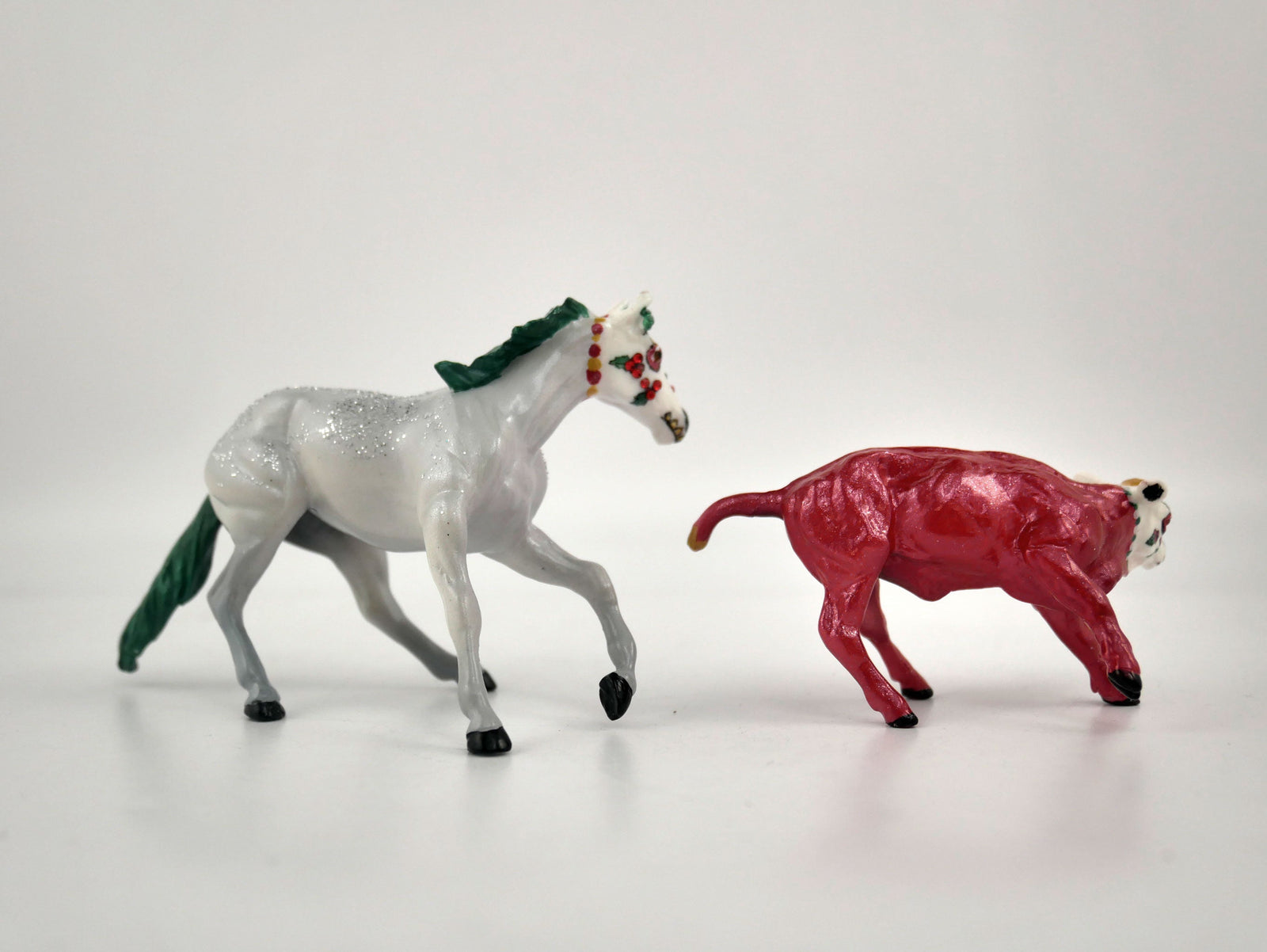 What is inside the Box>Holly and Jolly  12/20