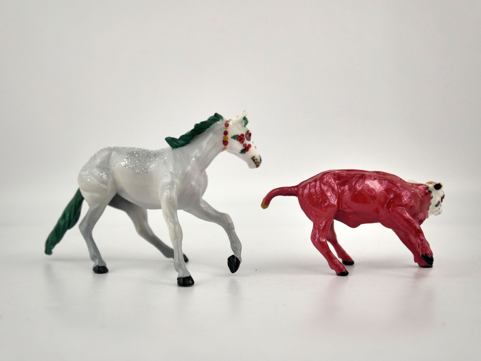 What is inside the Box>Holly and Jolly  12/20