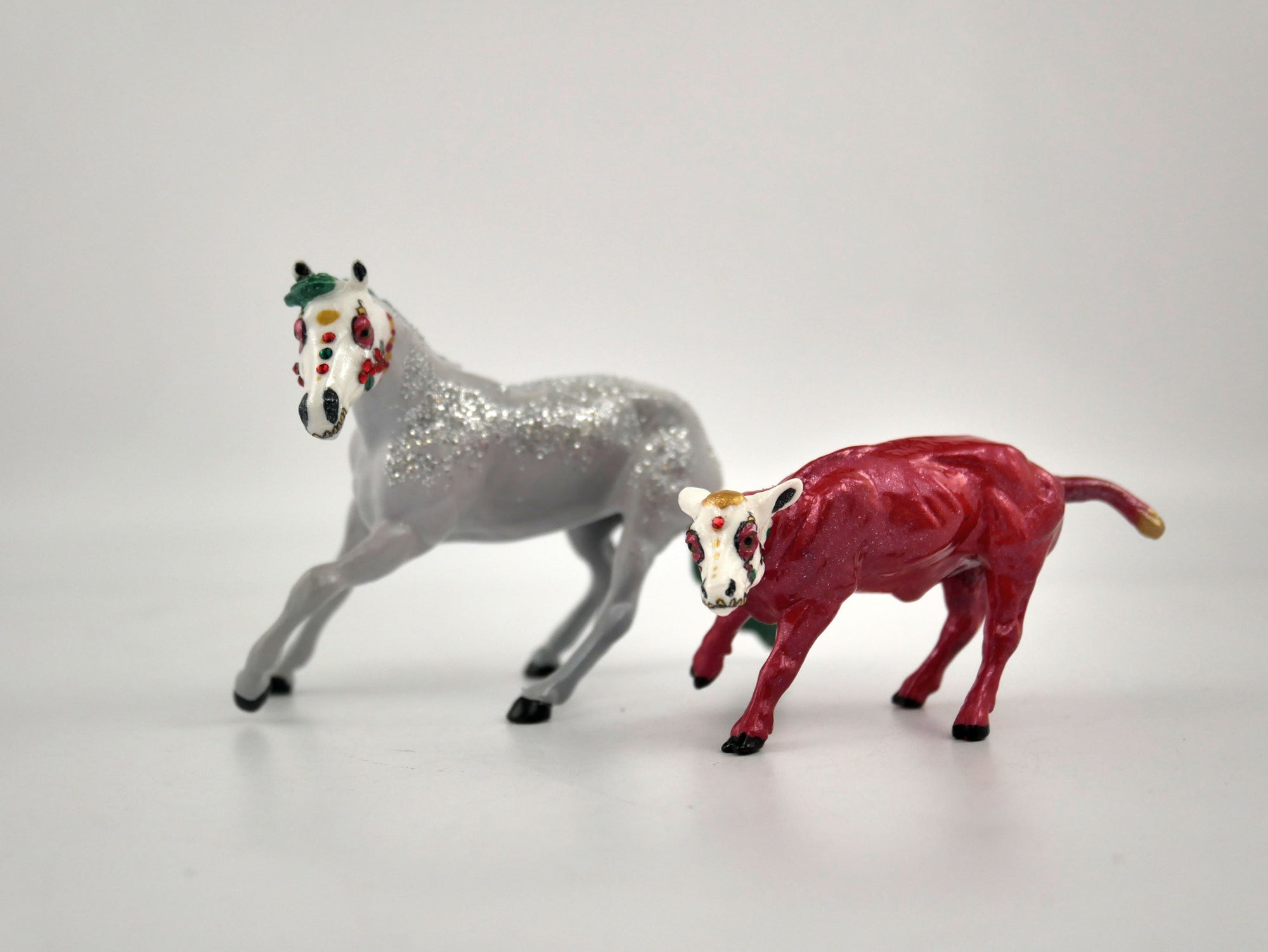 What is inside the Box&gt;Holly and Jolly  12/20