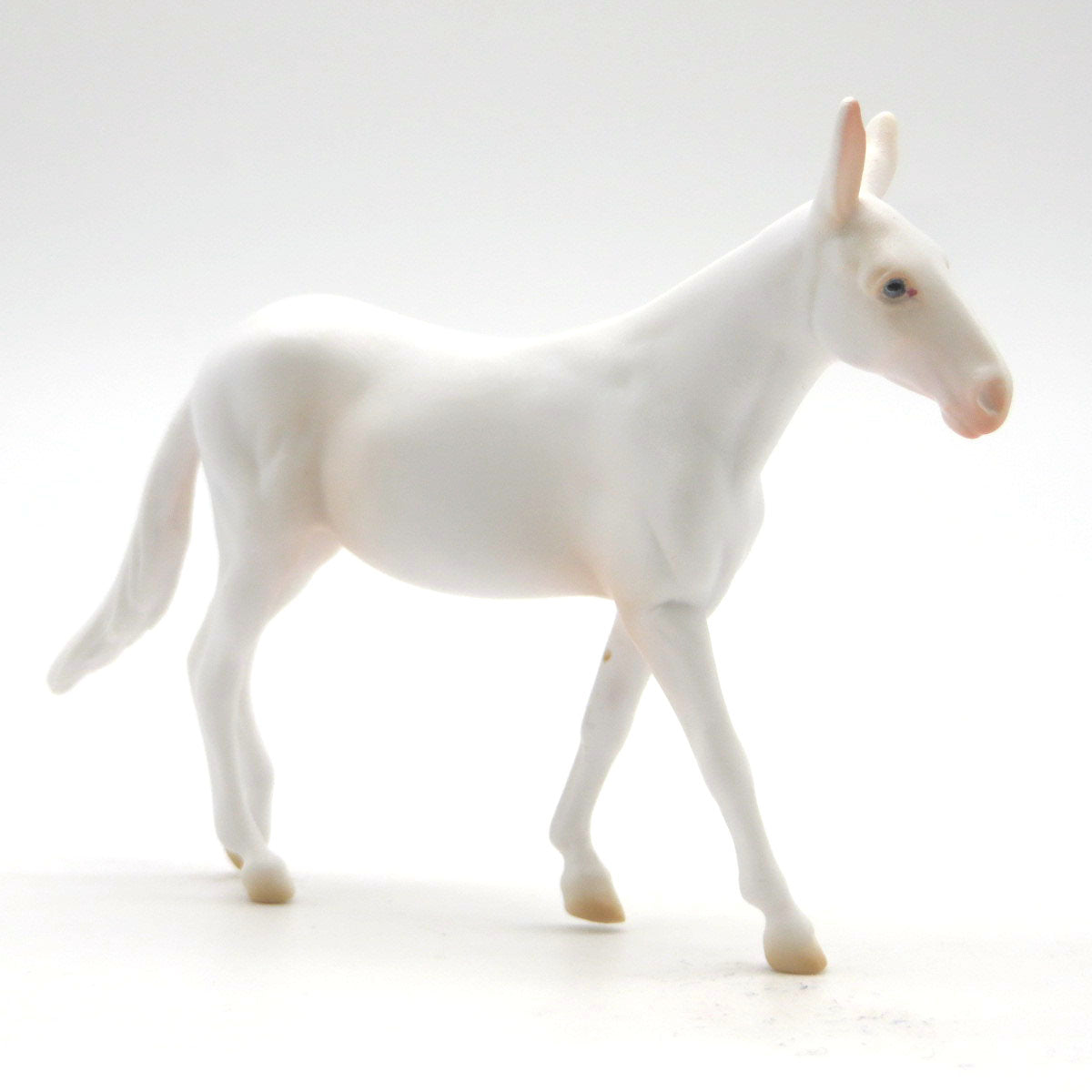 White Rabbit - Pearl White Mule Chip