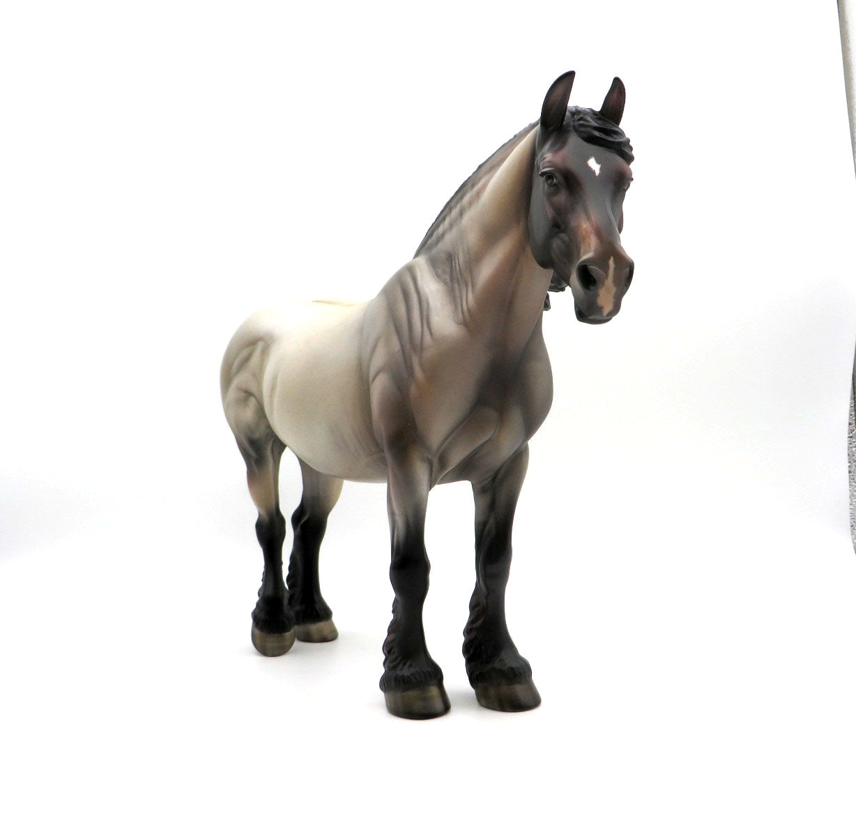 EXTRA of GLOSSY Loyalty Release Elizabeth Bay Roan Heavy Drafter by Julie Keim in GLOSSY