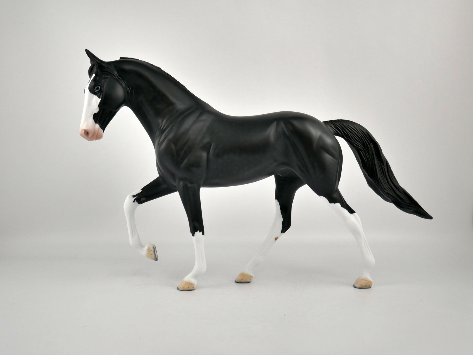 MAGPIE-OOAK DAPPLED BLACK TENNESSEE WALKER BY ELLEN ROBBINS 12/09/20