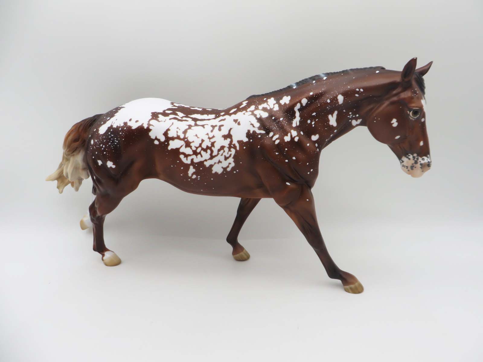 Monster Magnet- LE-10 Celebrity Visiting Horse SHCF 23 Snowflake Appaloosa Running Stock- SHCF23