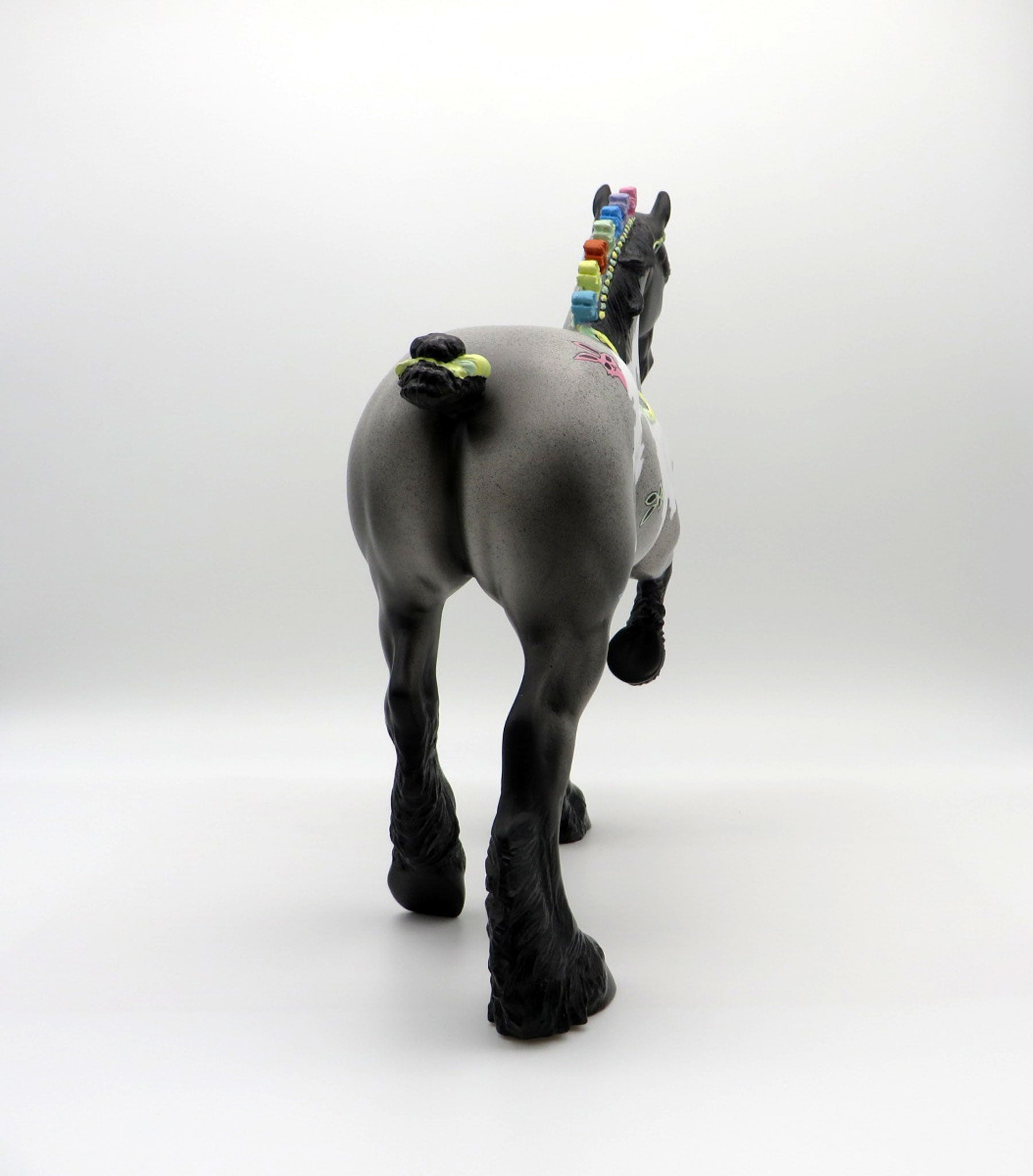 PEEP A BOO-OOAK TROTTING DRAFTER Decorator Easter 2021