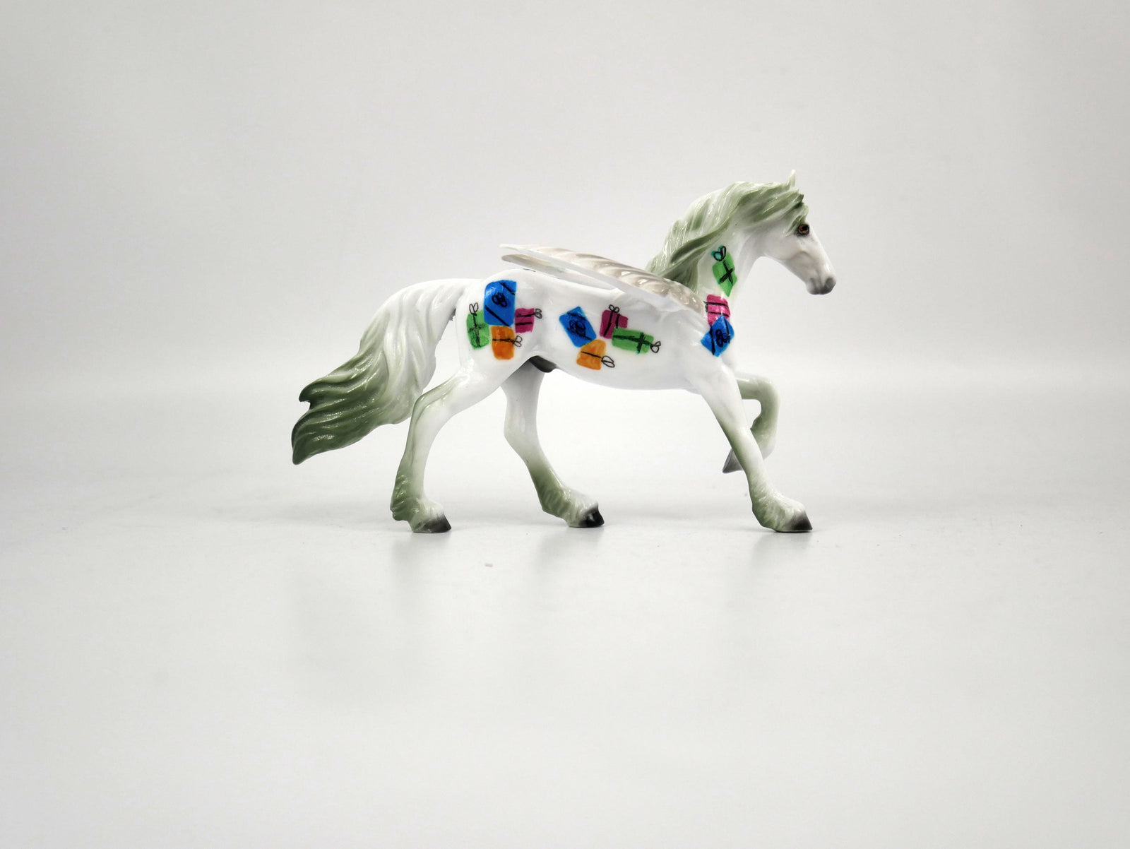 What is inside the Box> Presents Himself 12/20