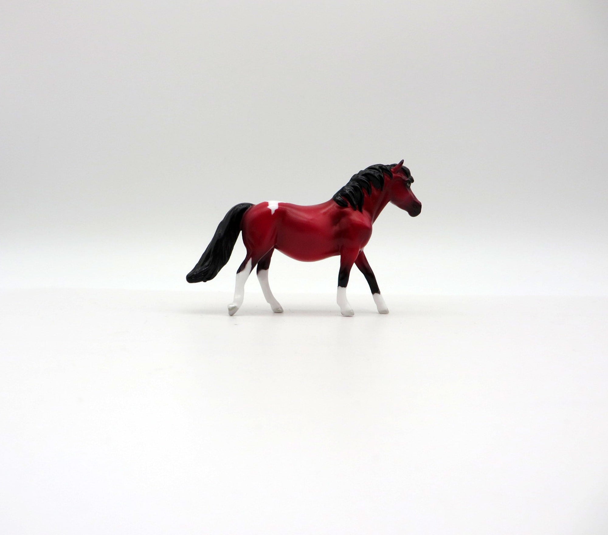 Punainen-OOAK Pony Chip Precious Stone Painted By Ellen Robbins EQ 2021