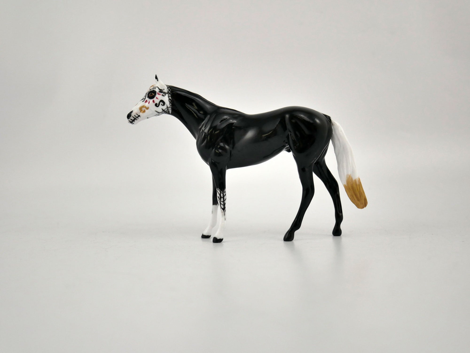 Quito-OOAK Thoroughbred Chip Sugar Skull 11/20