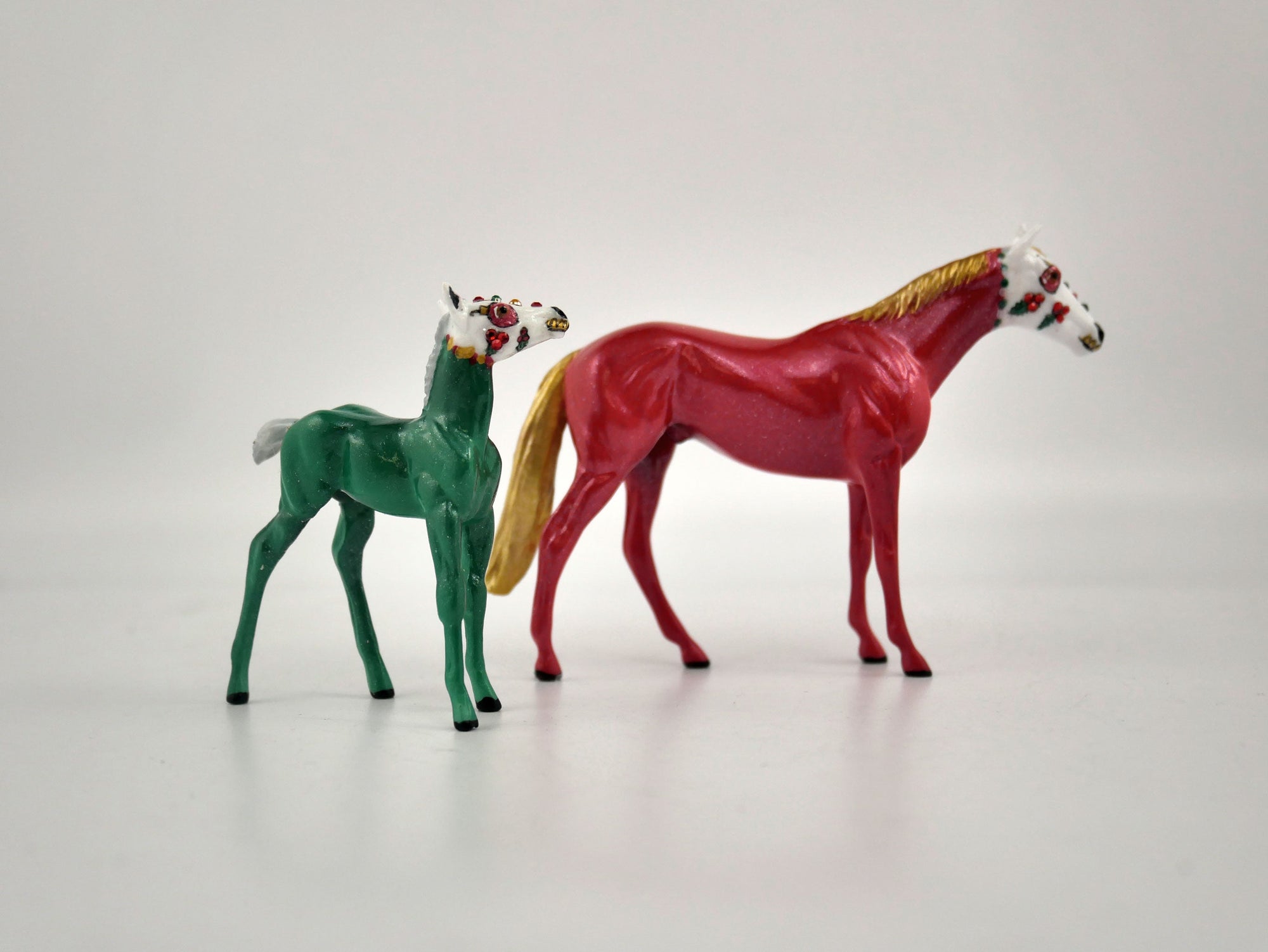 What is inside the Box>Santa's and His Helper 12/20