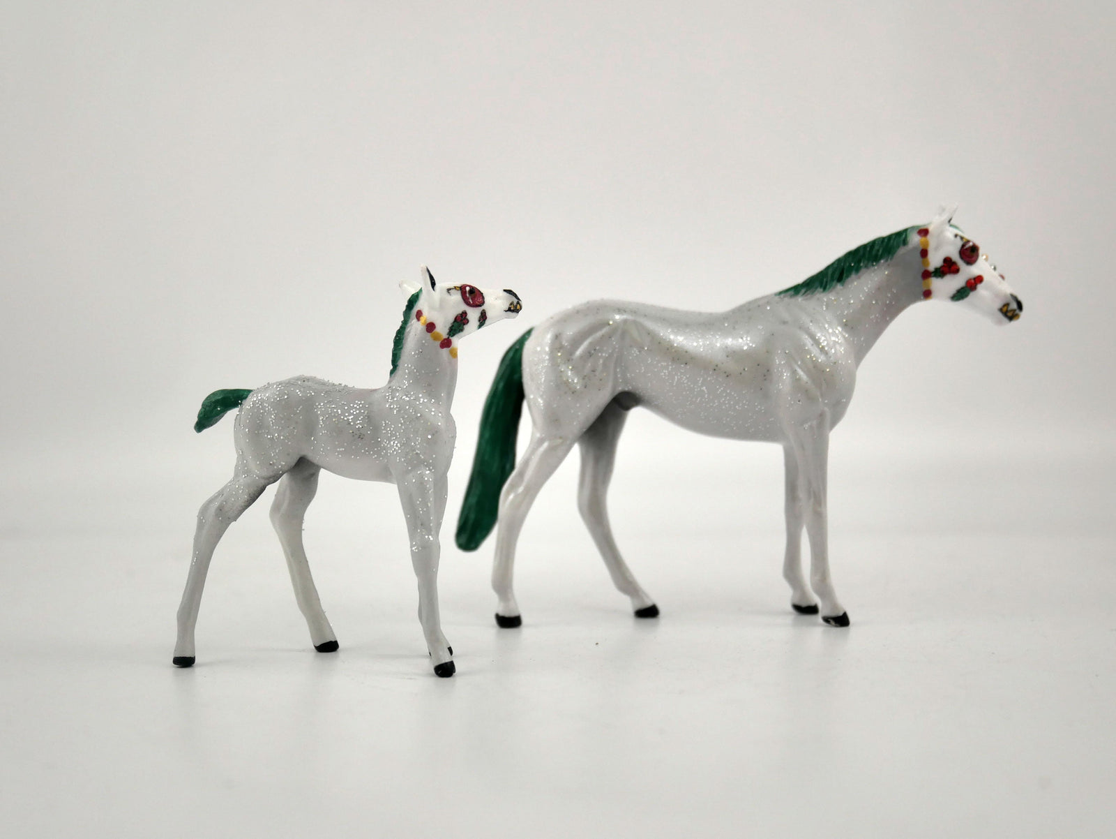 What is inside the Box>Silver Bells 12/20