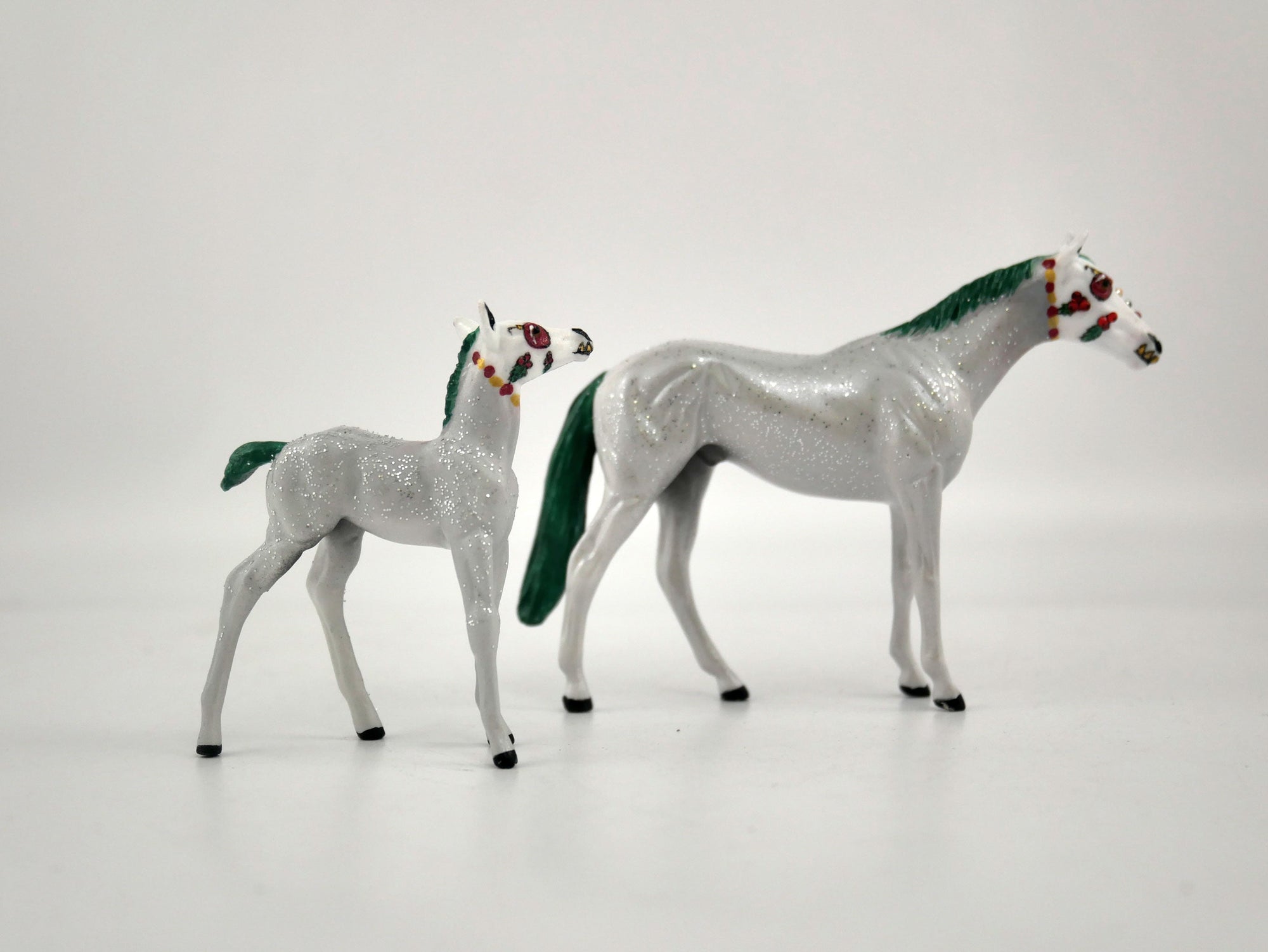 What is inside the Box>Silver Bells 12/20