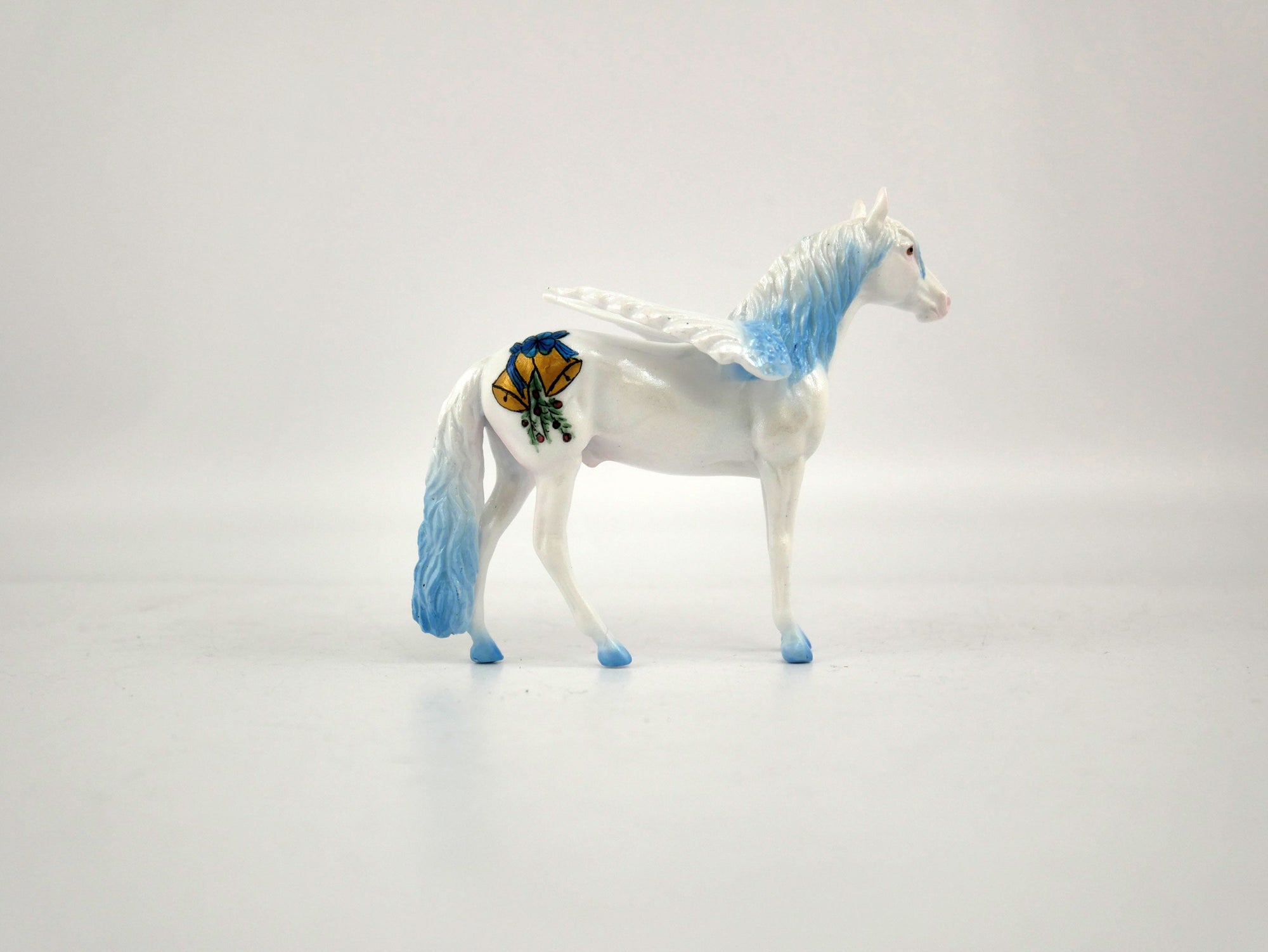 What is inside the Box&gt; Snow Bells  12/20