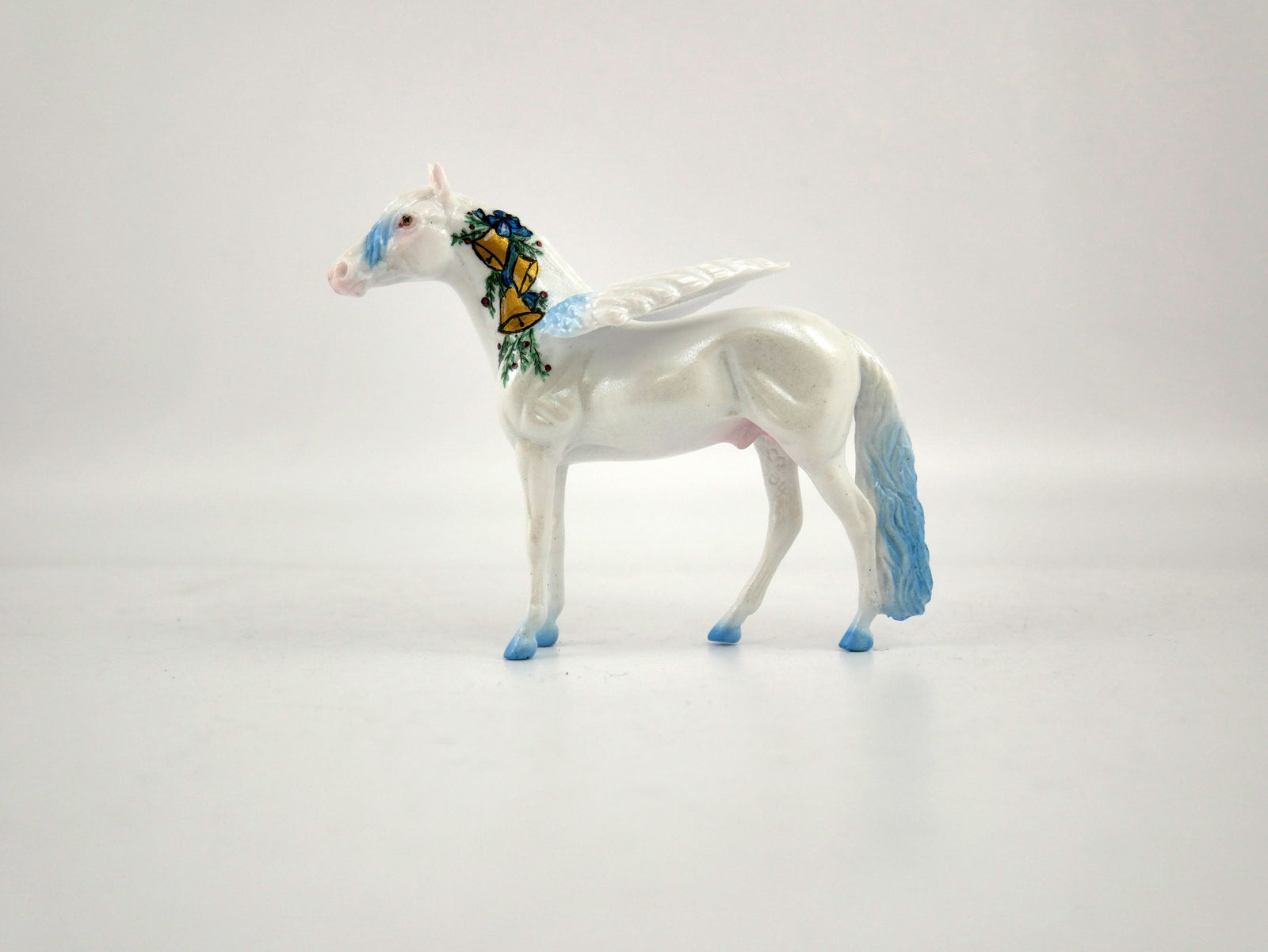 What is inside the Box> Snow Bells  12/20