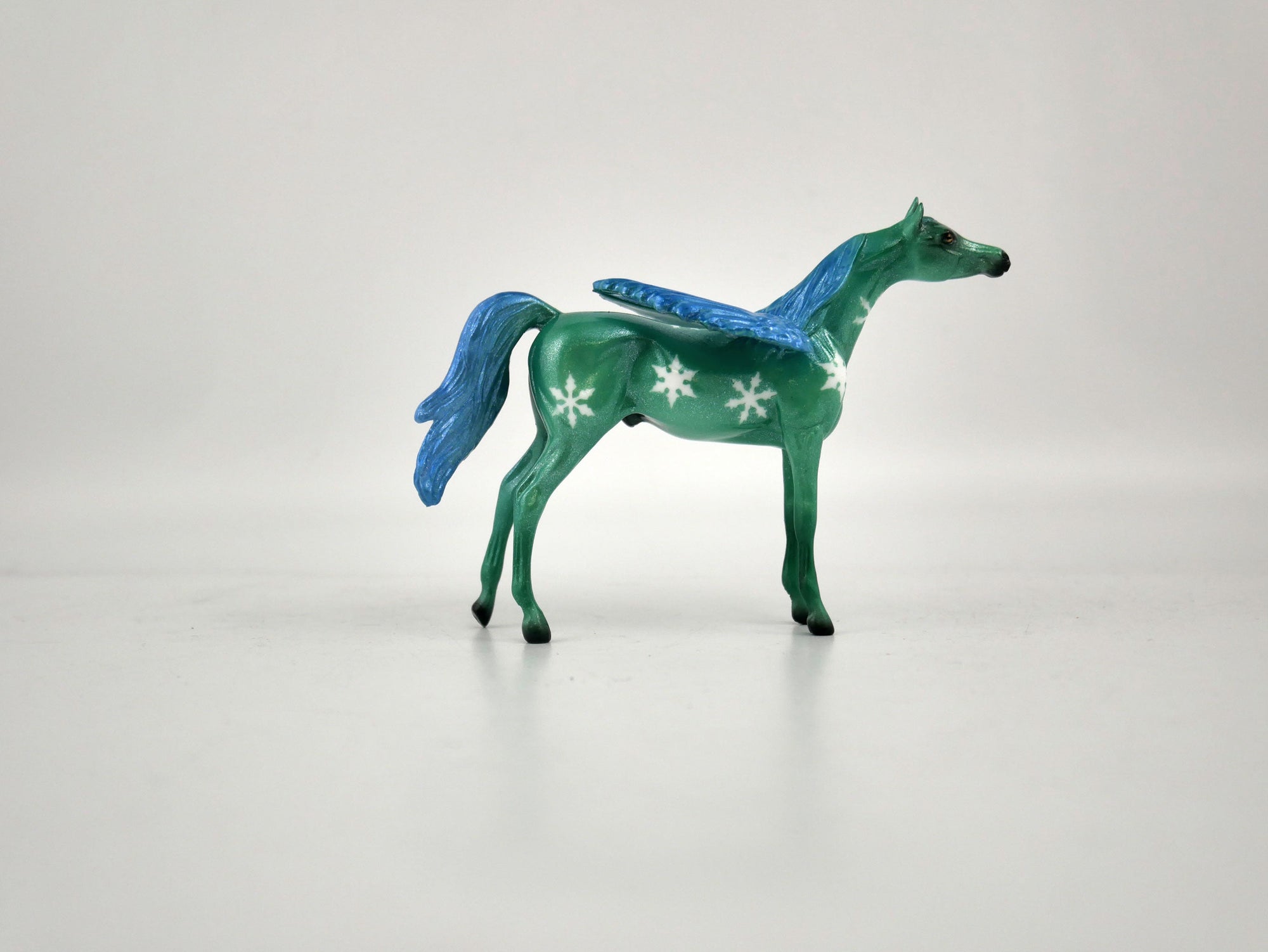 What is inside the Box>Snowy Fields  12/20