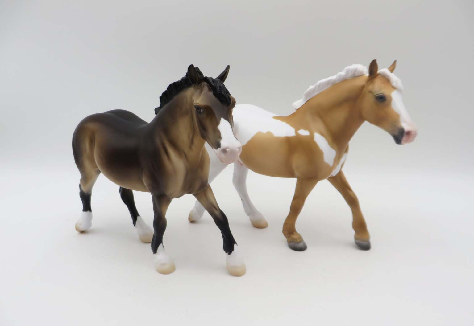 Sample of Tom Sawyer and Huckleberry Finn SET Classical Literature Series 2023