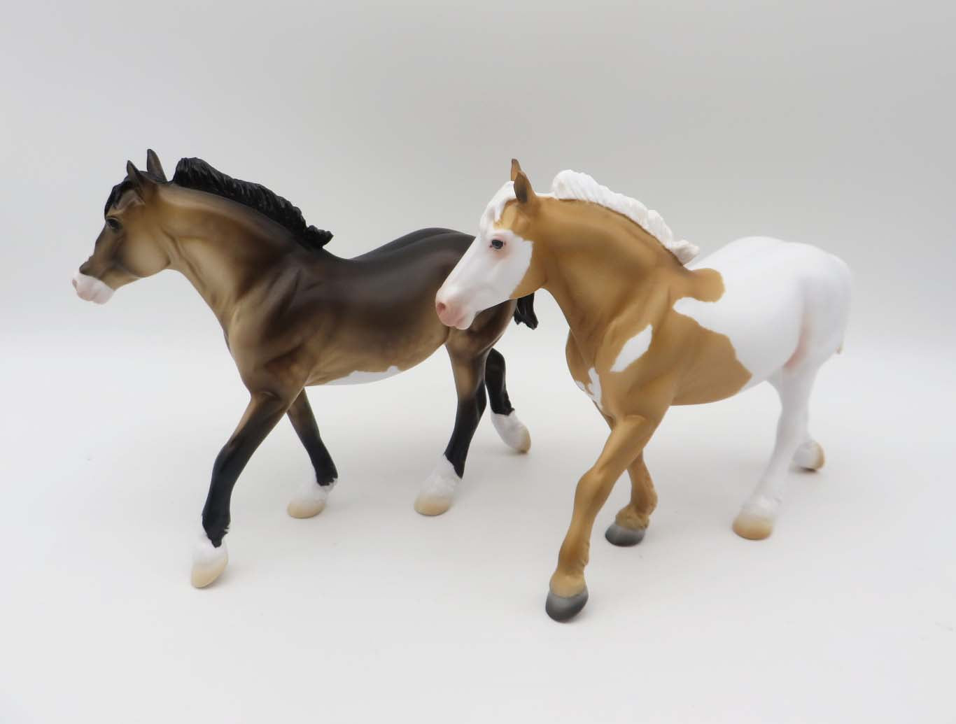 Sample of Tom Sawyer and Huckleberry Finn SET Classical Literature Series 2023