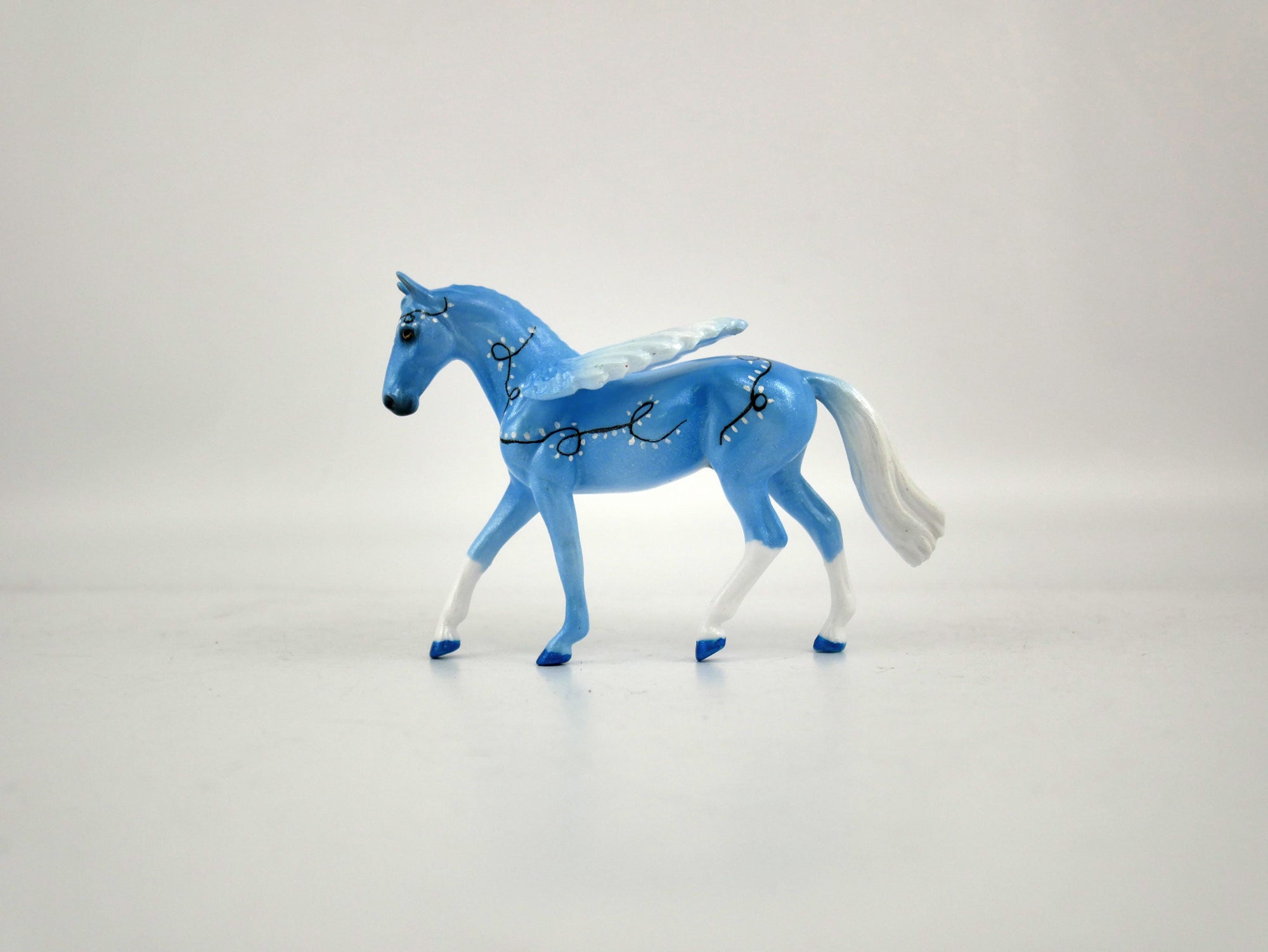 What is inside the Box&gt; White Lights 12/20