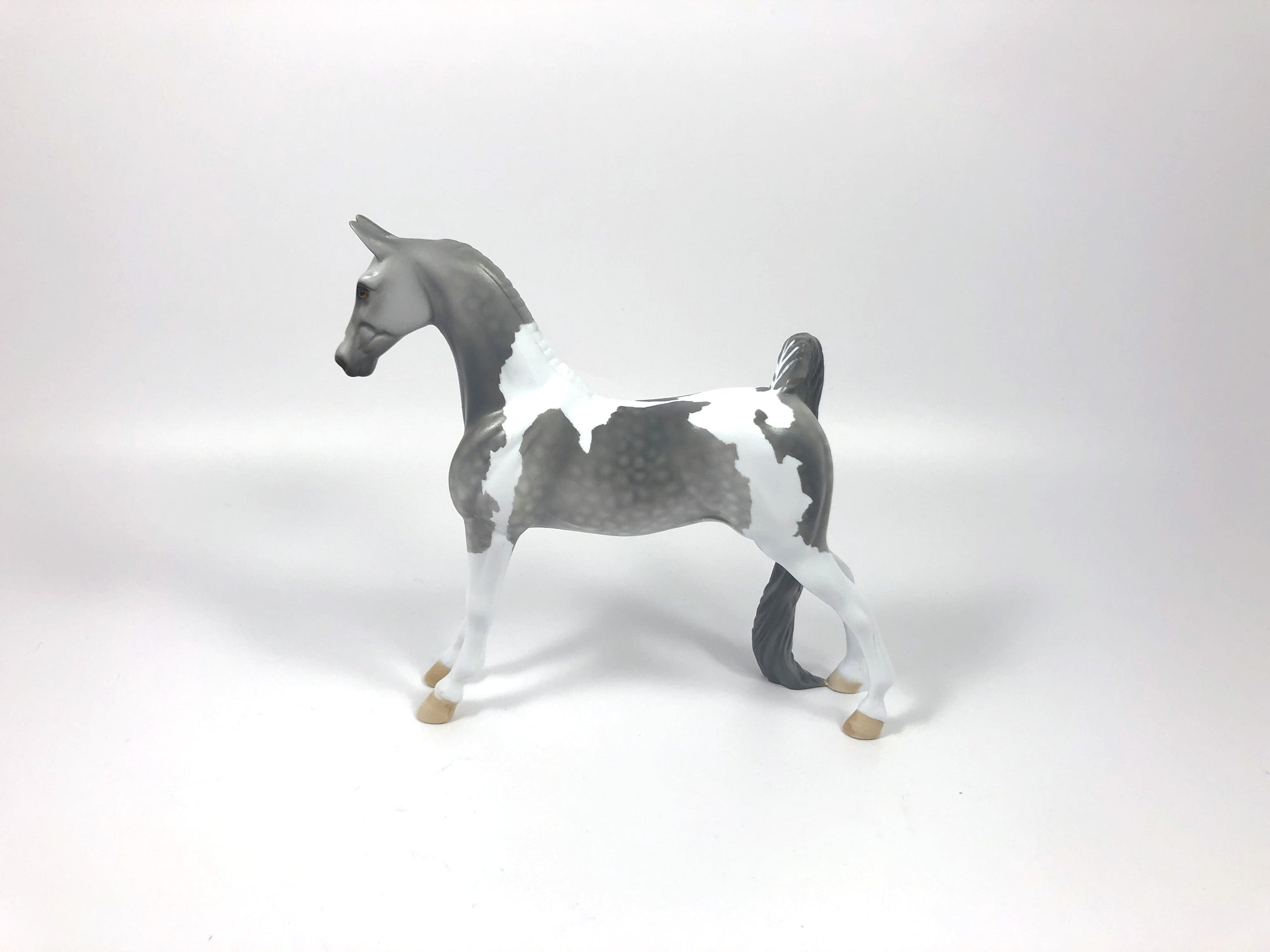 AKELA -- LE-5 DAPPLE GREY PINTO SADDLEBRED PEBBLES MODEL HORSE BY DAWN QUICK 4/25/19