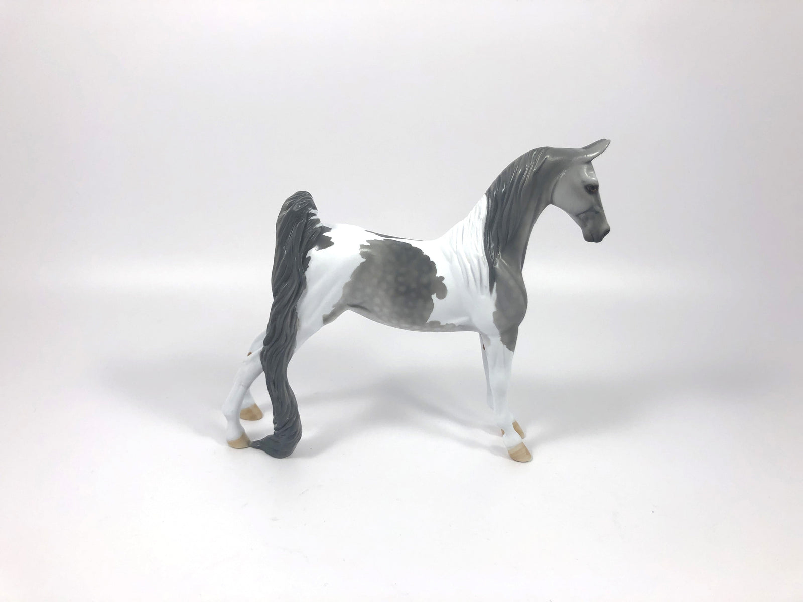 AKELA -- LE-5 DAPPLE GREY PINTO SADDLEBRED PEBBLES MODEL HORSE BY DAWN QUICK 4/25/19