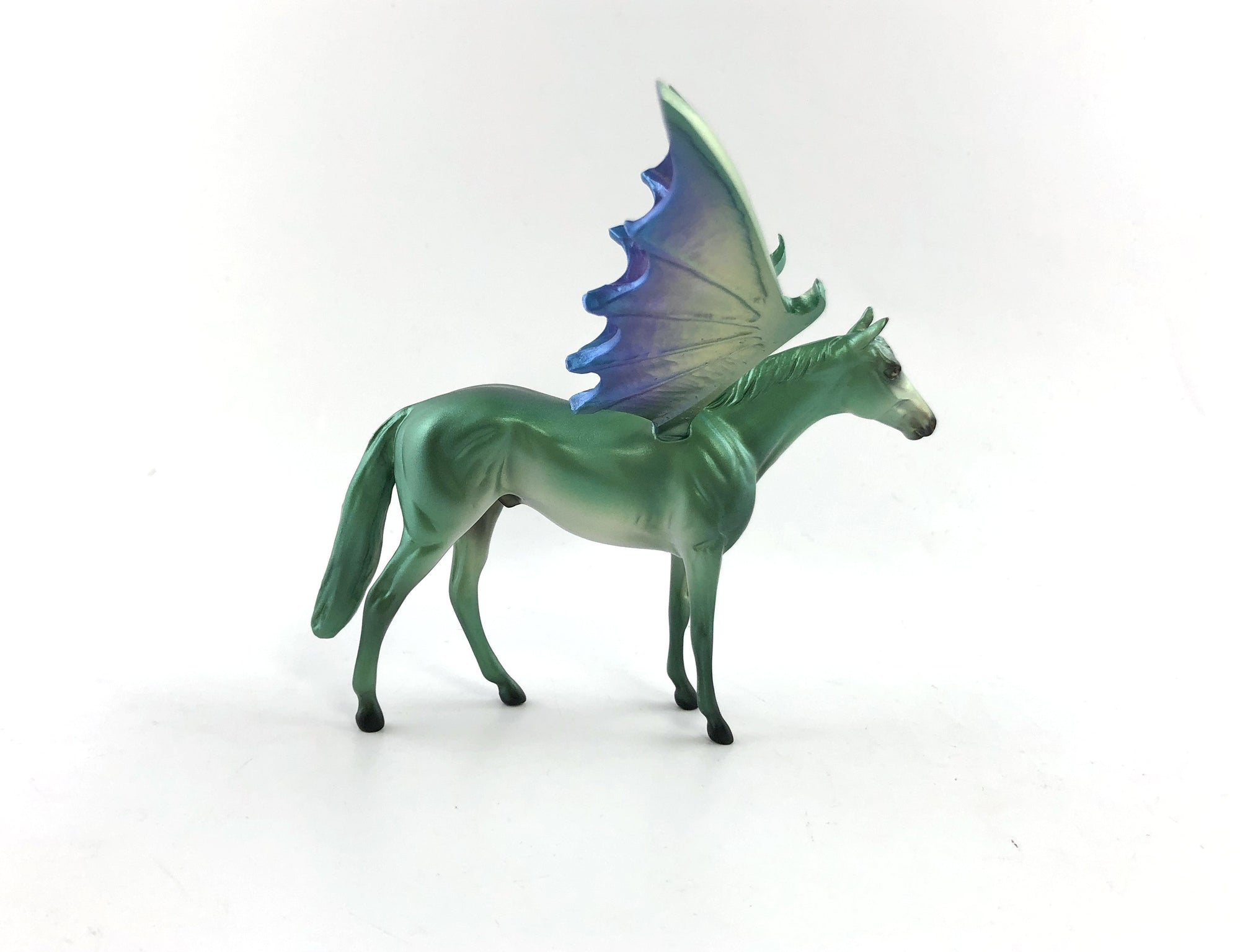 ALARIC-OOAK GREEN THOROUGHBRED BAT CHIP DECORATOR BY MISSY FOX MM19