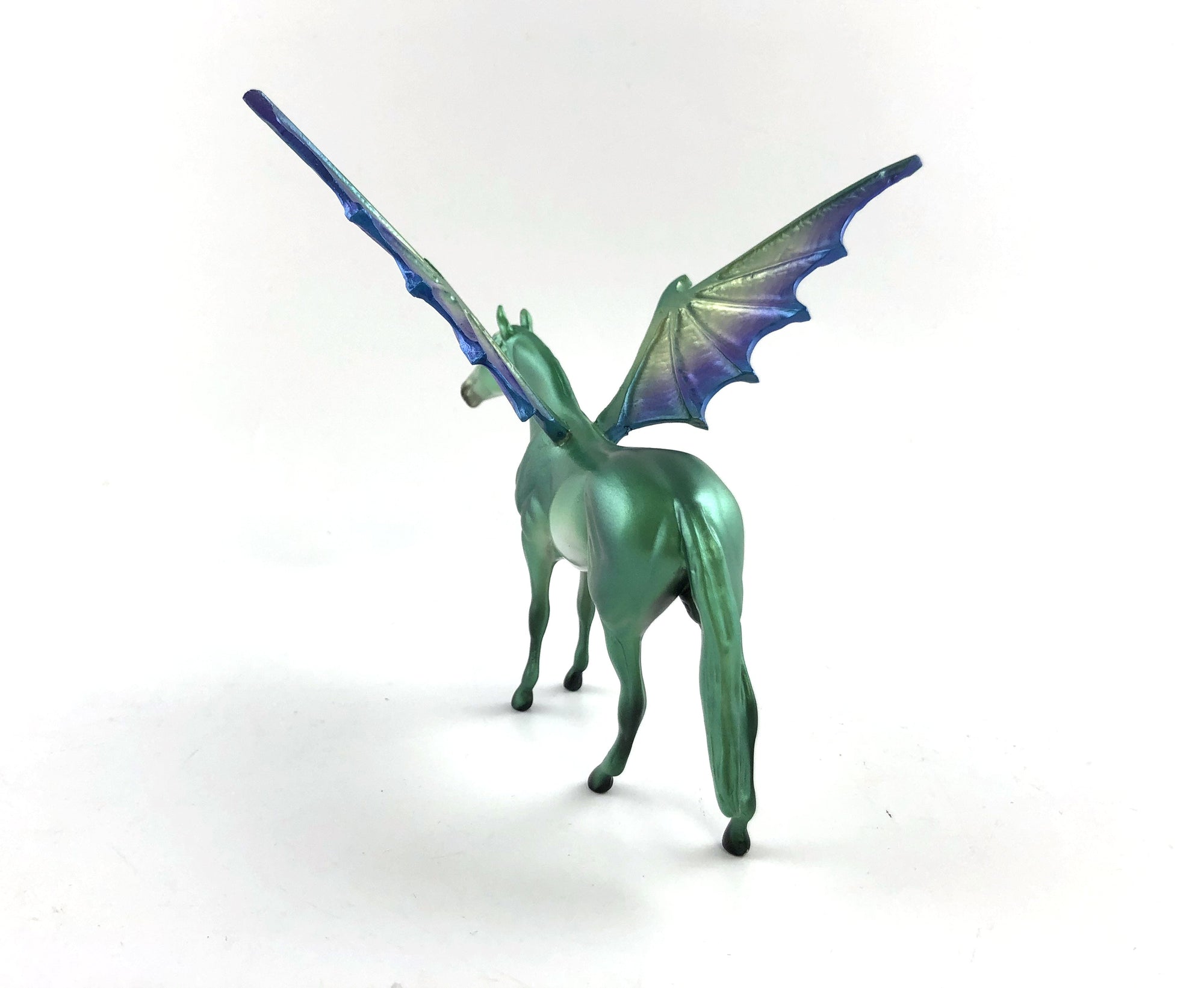 ALARIC-OOAK GREEN THOROUGHBRED BAT CHIP DECORATOR BY MISSY FOX MM19
