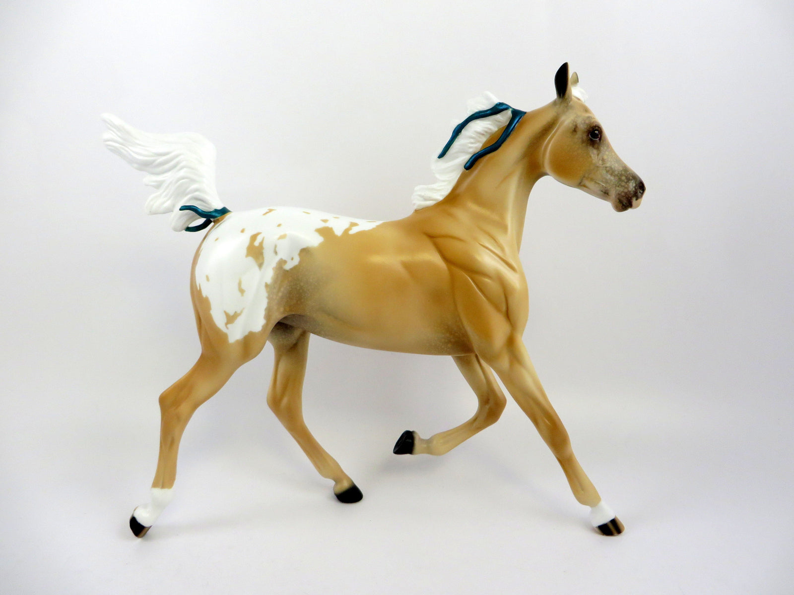 AME'-OOAK PALOMINO YEARLING WITH TEAL RIBBONS EQ 2019