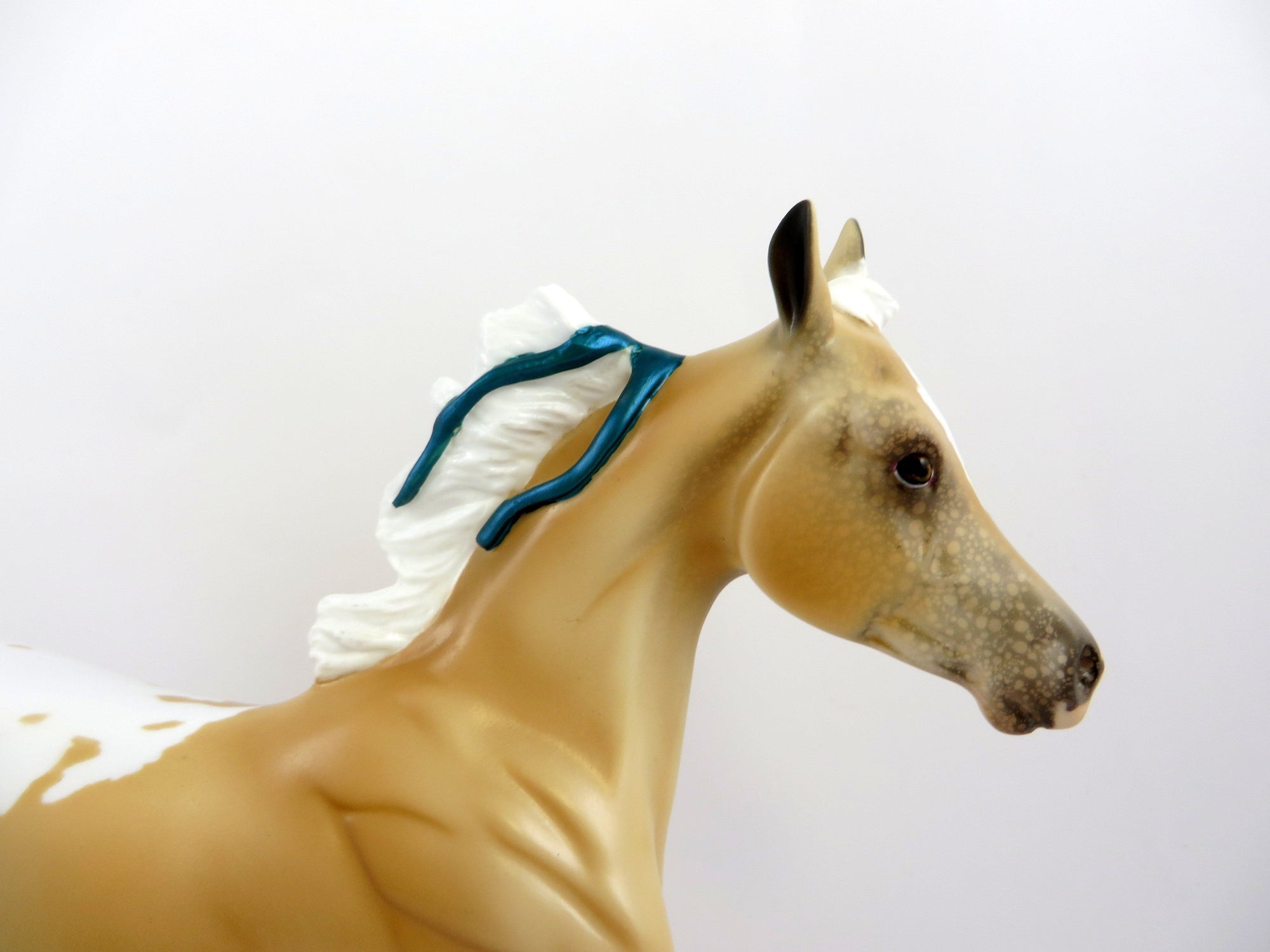 AME&#39;-OOAK PALOMINO YEARLING WITH TEAL RIBBONS EQ 2019