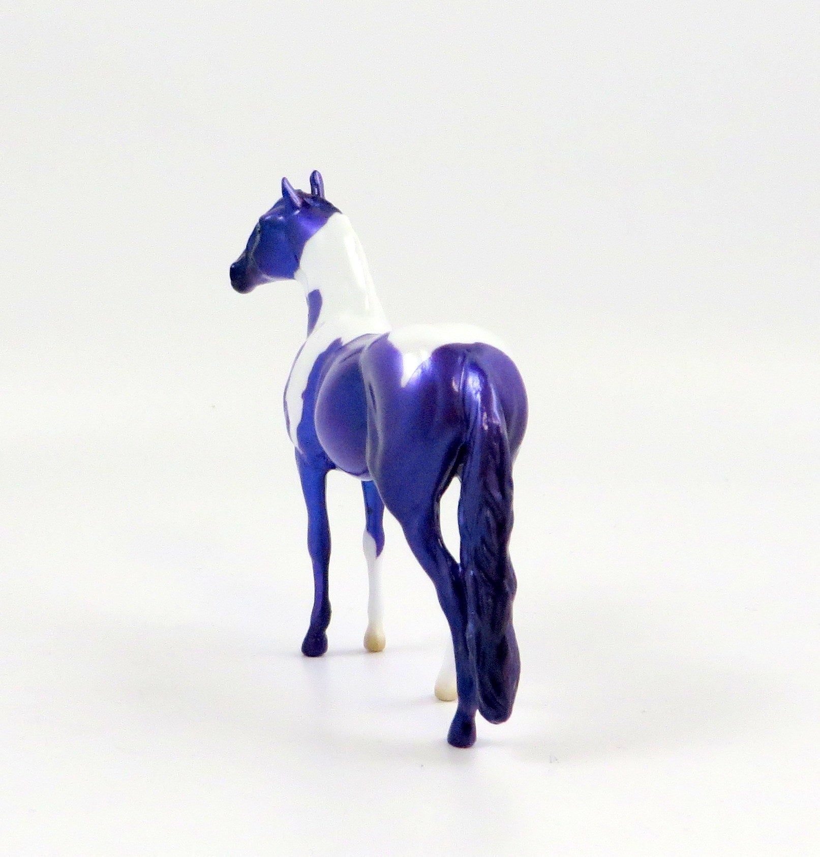 ANDALUSIAN AMETHYST CHIP MODEL HORSE EQ 19