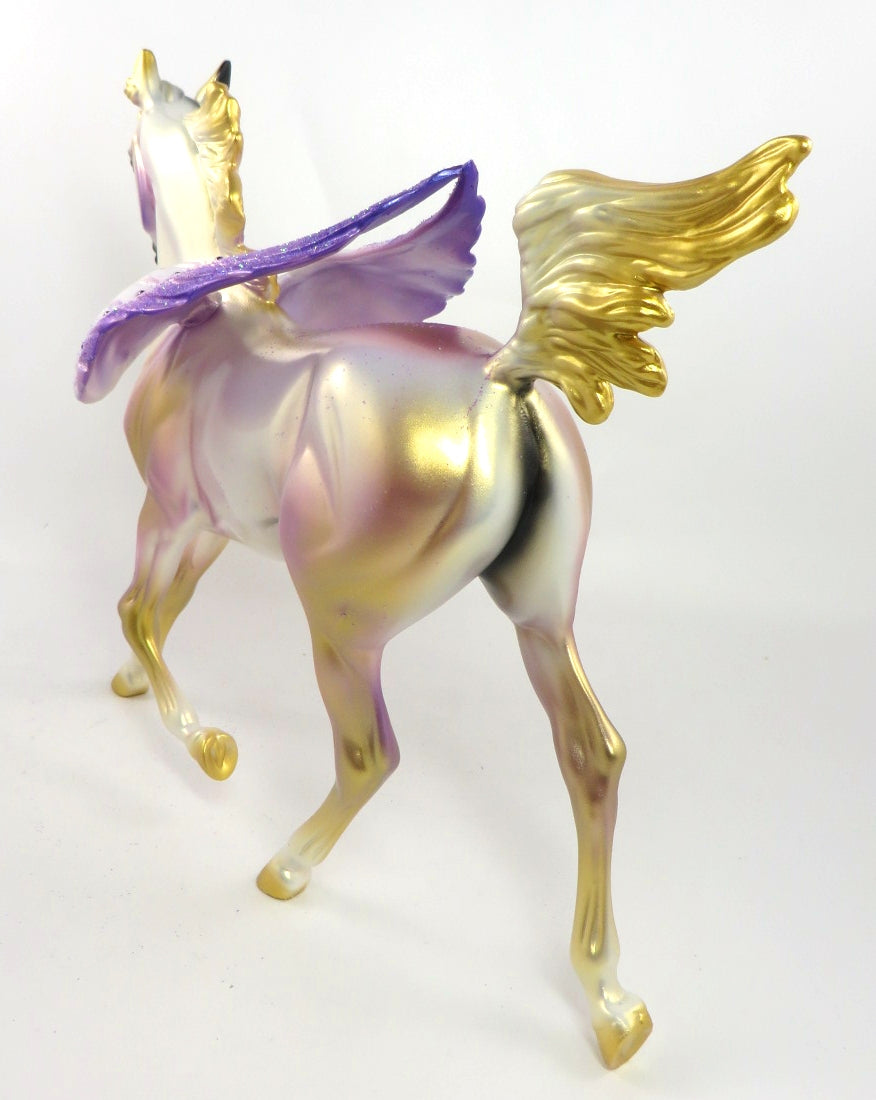 ANGEL WINGS- LE-3 ANGEL WINGS DECORATOR YEARLING BY MELISSA FOX 1/9/20
