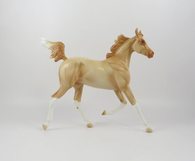 ARELLA-LE-11 PERLINO YEARLING MODEL HORSE LIVE SHOW MODEL EQ 19