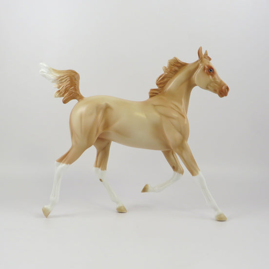 ARELLA-LE-11 PERLINO YEARLING MODEL HORSE LIVE SHOW MODEL EQ 19
