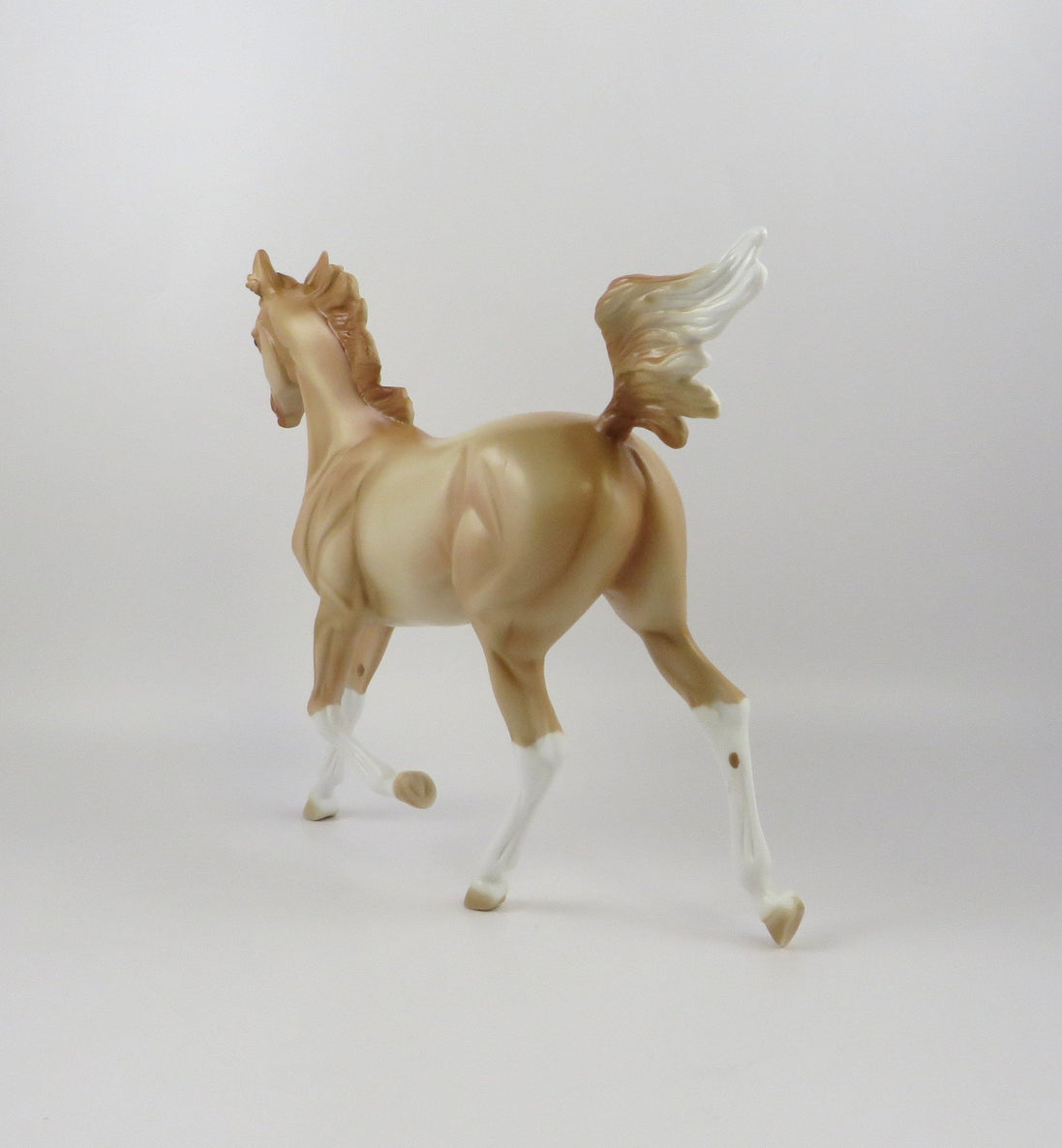 ARELLA-LE-11 PERLINO YEARLING MODEL HORSE LIVE SHOW MODEL EQ 19