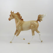 ARELLA-LE-11 PERLINO YEARLING MODEL HORSE LIVE SHOW MODEL EQ 19