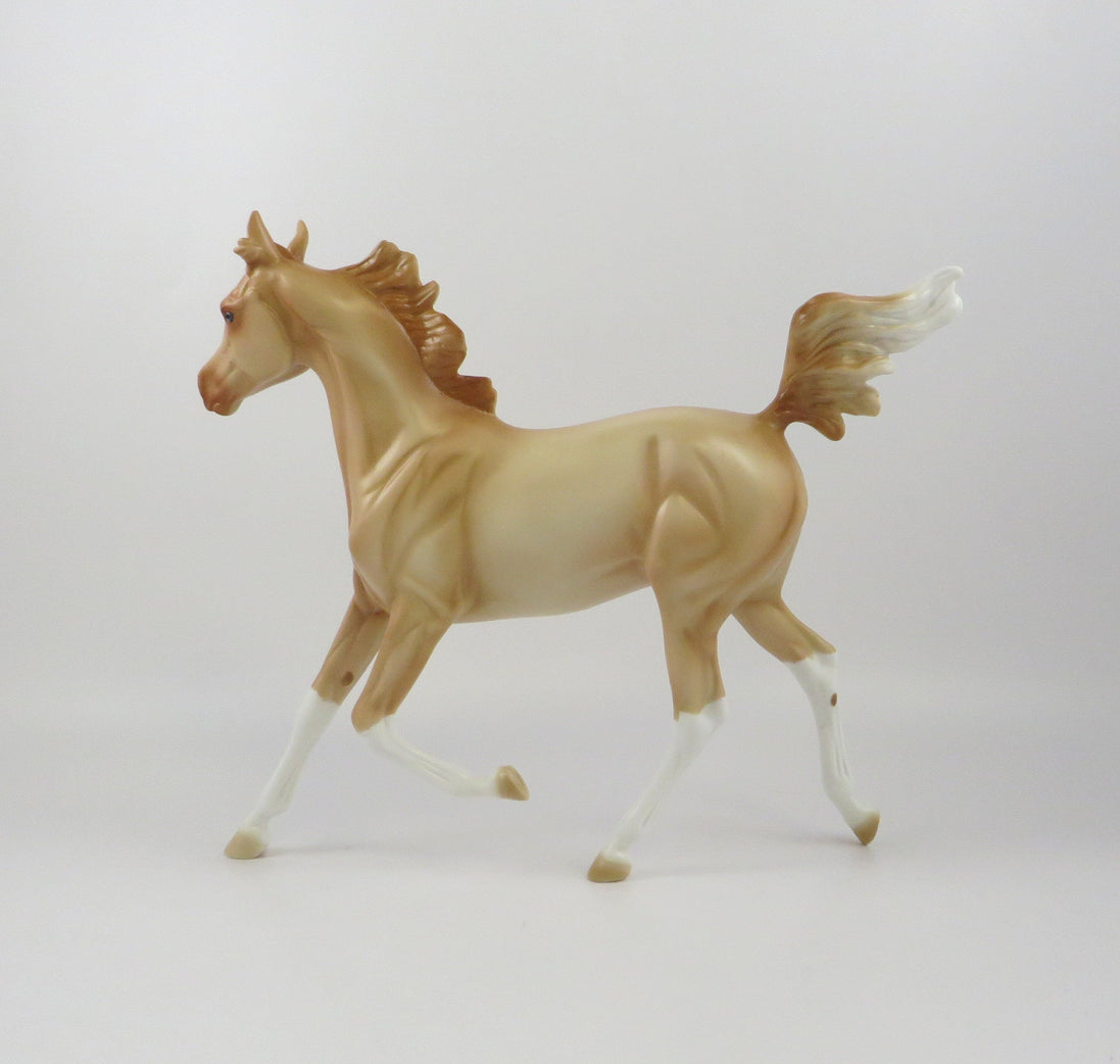 ARELLA-LE-11 PERLINO YEARLING MODEL HORSE LIVE SHOW MODEL EQ 19