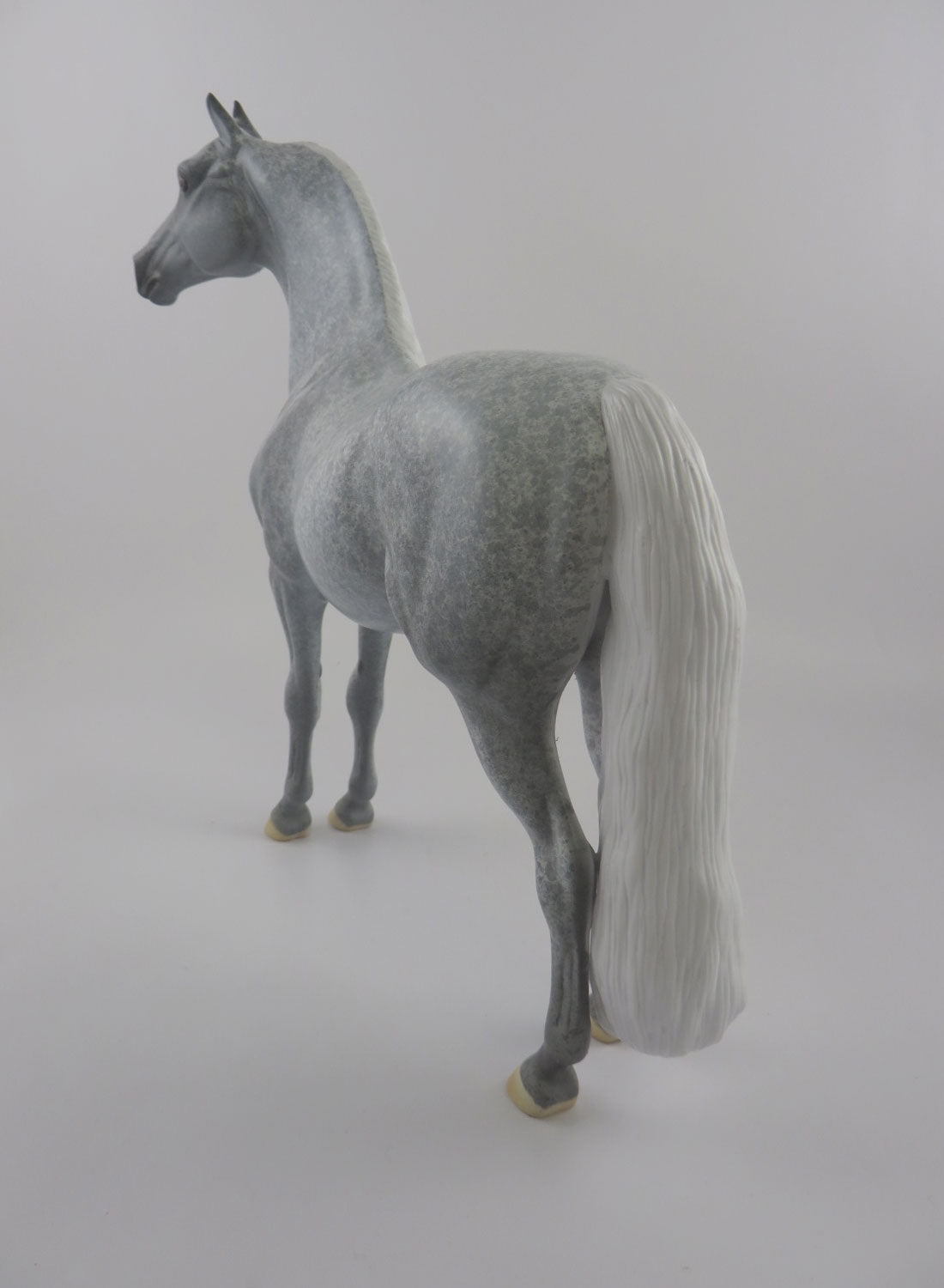 BANSHEE-OOAK GREY/WHITE MORGAN BY AL KATT MM19