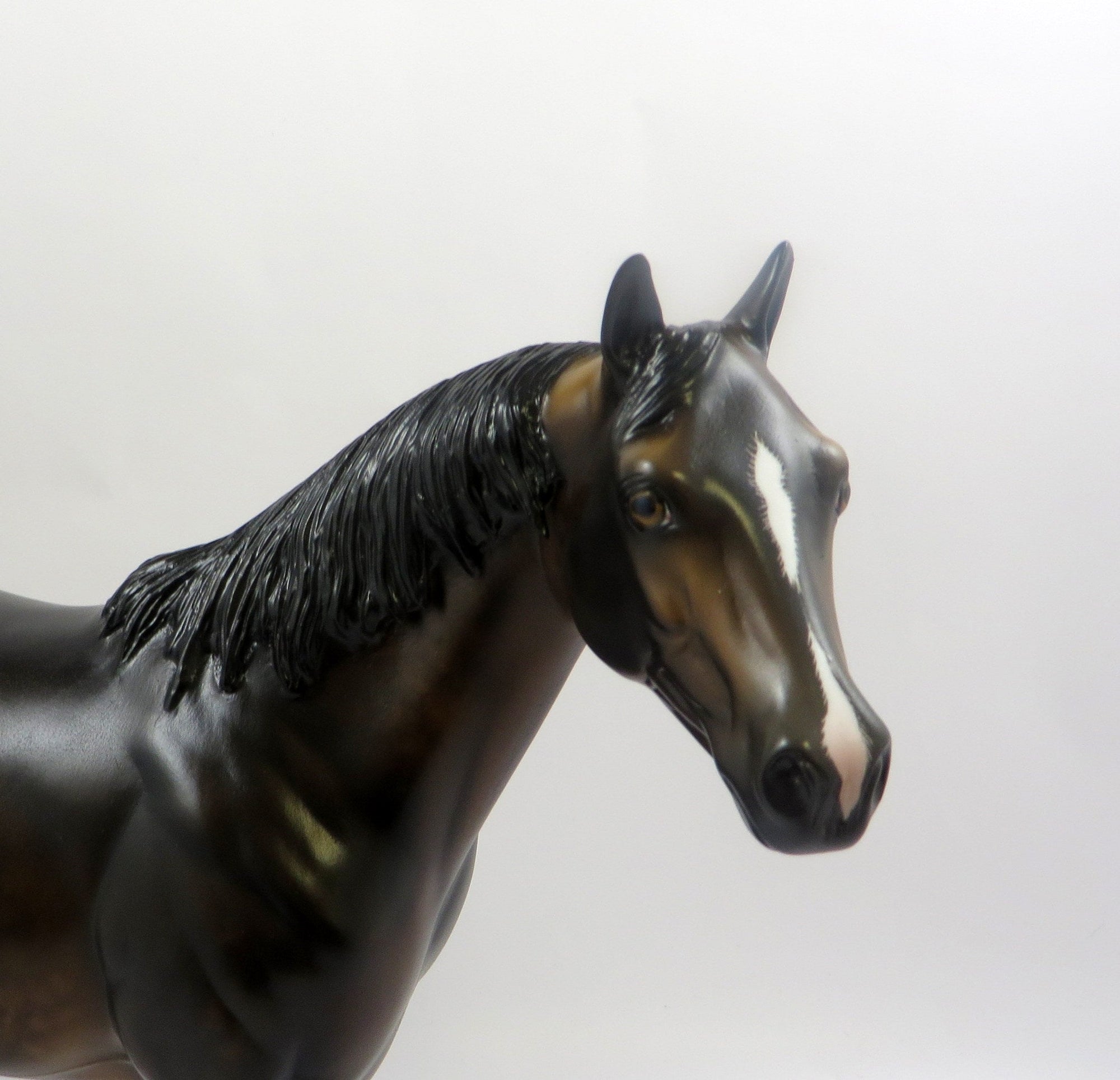 BE EAGER-OOAK DAPPLE SEAL BAY ISH MODEL HORSE BY SHERYL LEISURE 6/21