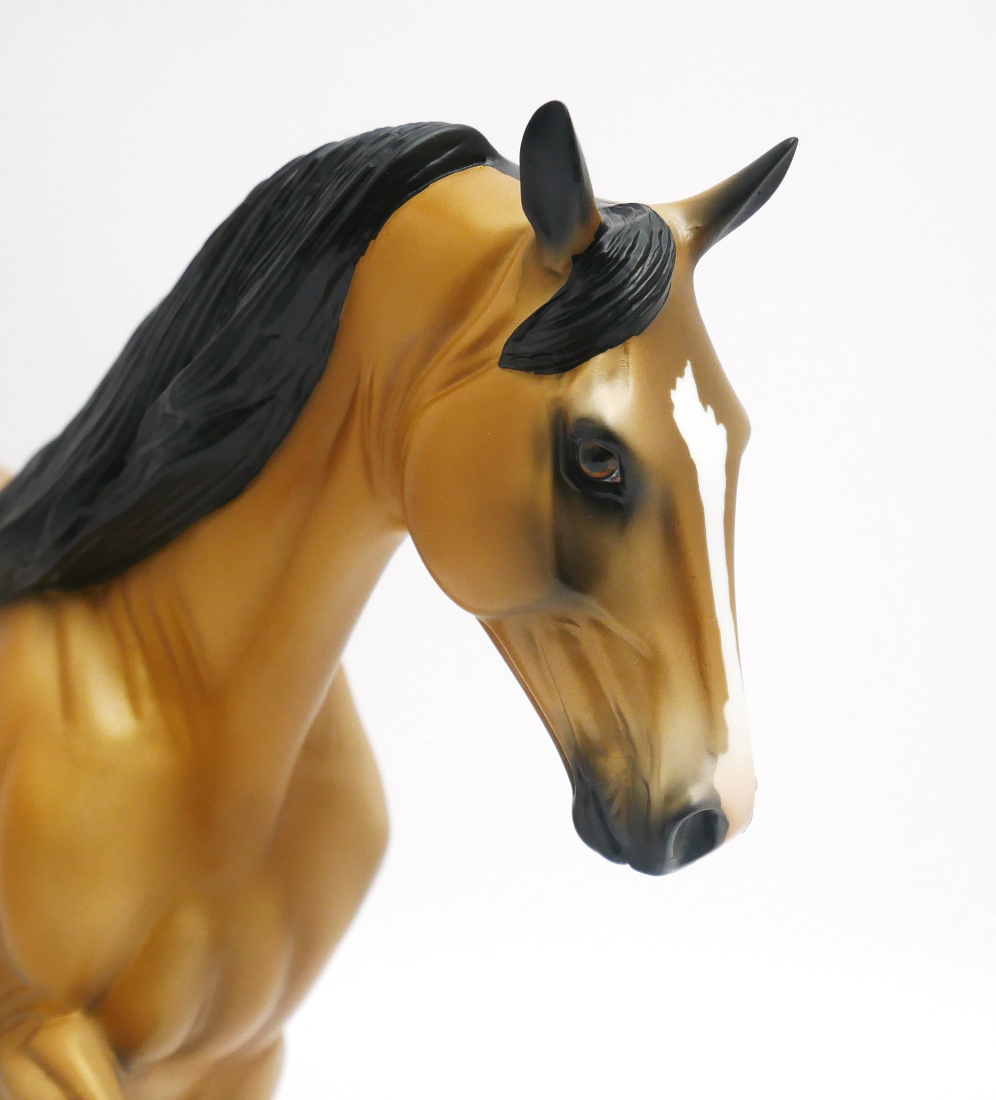 BLITZ-LE 4 TENNESSEE WALKER MODEL HORSE SB 19