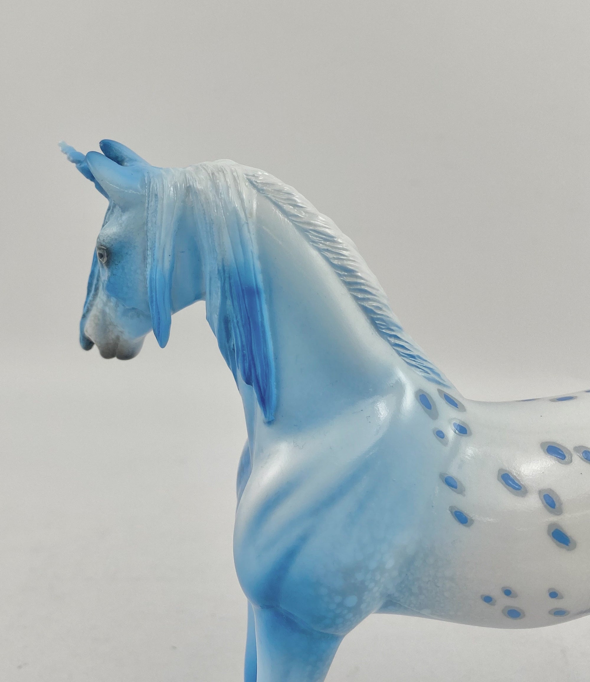 BLUE MIST-OOAK DECO SADDLEBRED PEBBLES