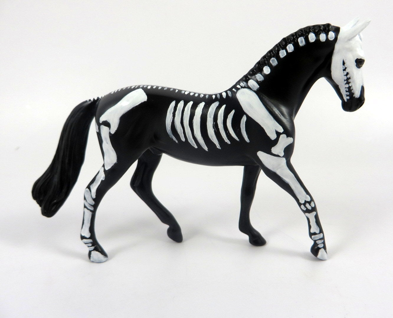 BONES-OOAK BLACK SKELETON WARMBLOOD BAT CHIP DECORATOR BY KAYLA WESSE MM19