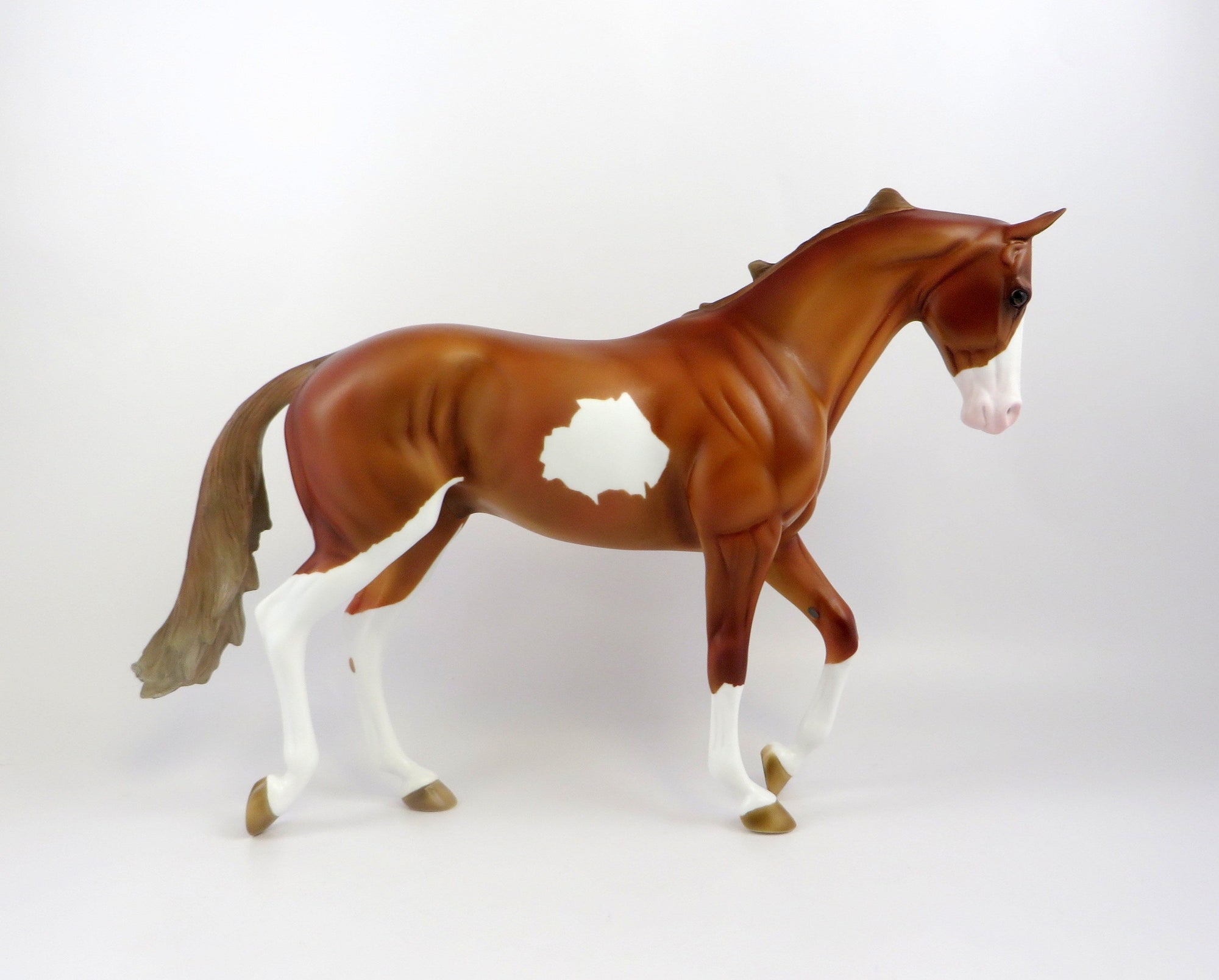 BORISU-OOAK CHESTNUT PAINT THOROUGHBRED MODEL HORSE EQ 19