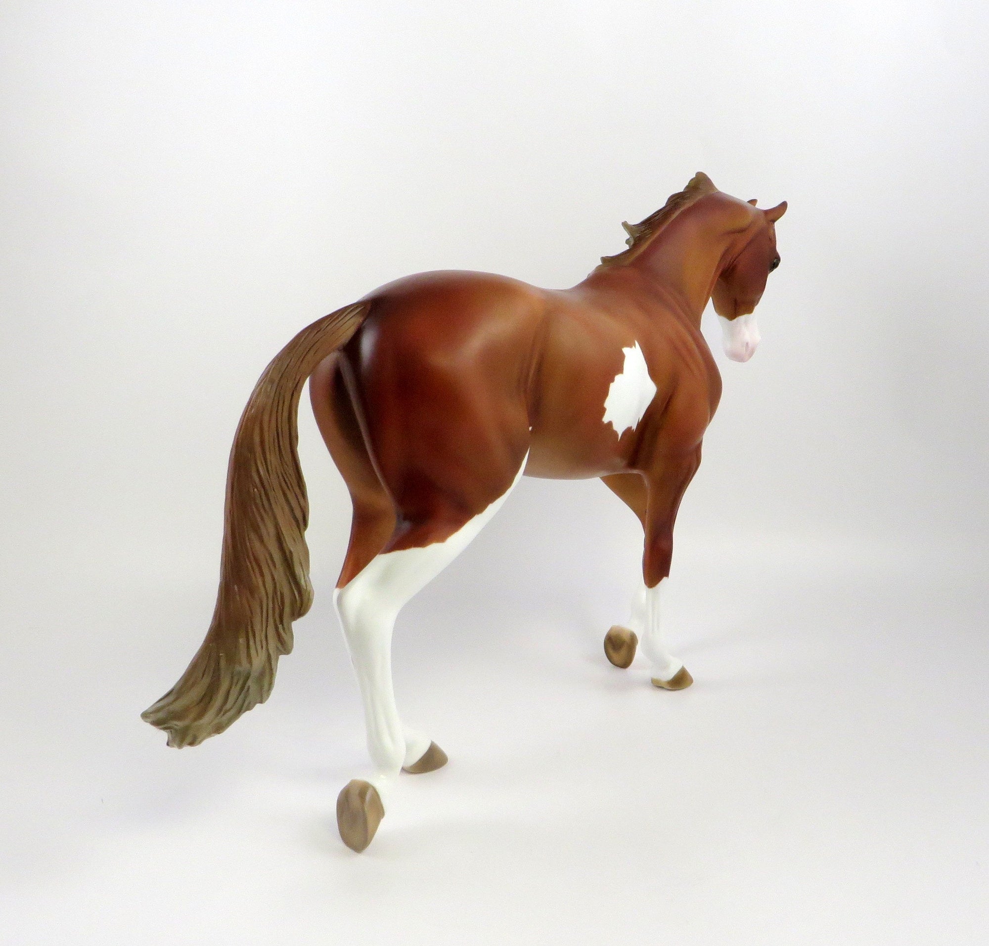 BORISU-OOAK CHESTNUT PAINT THOROUGHBRED MODEL HORSE EQ 19