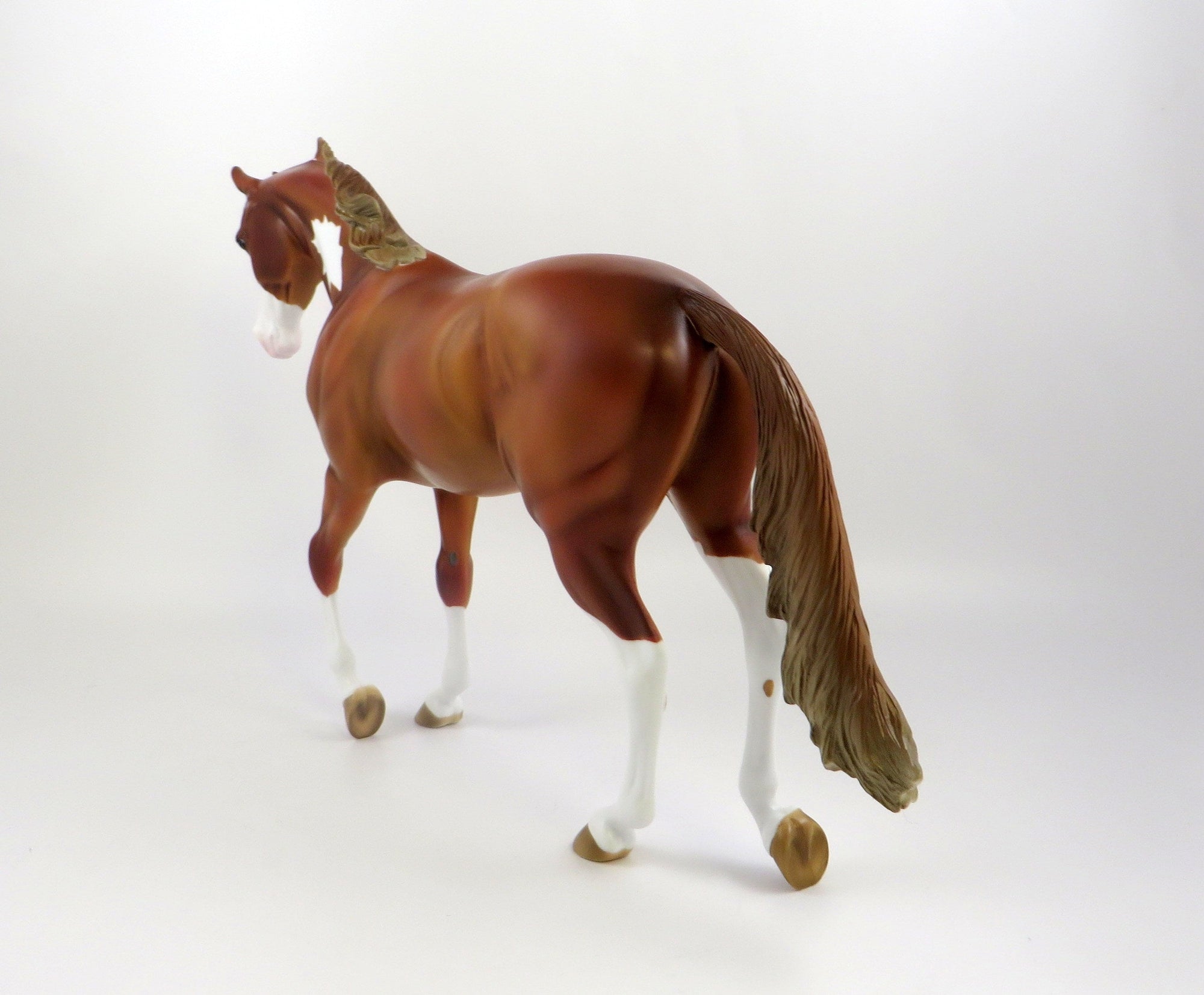 BORISU-OOAK CHESTNUT PAINT THOROUGHBRED MODEL HORSE EQ 19