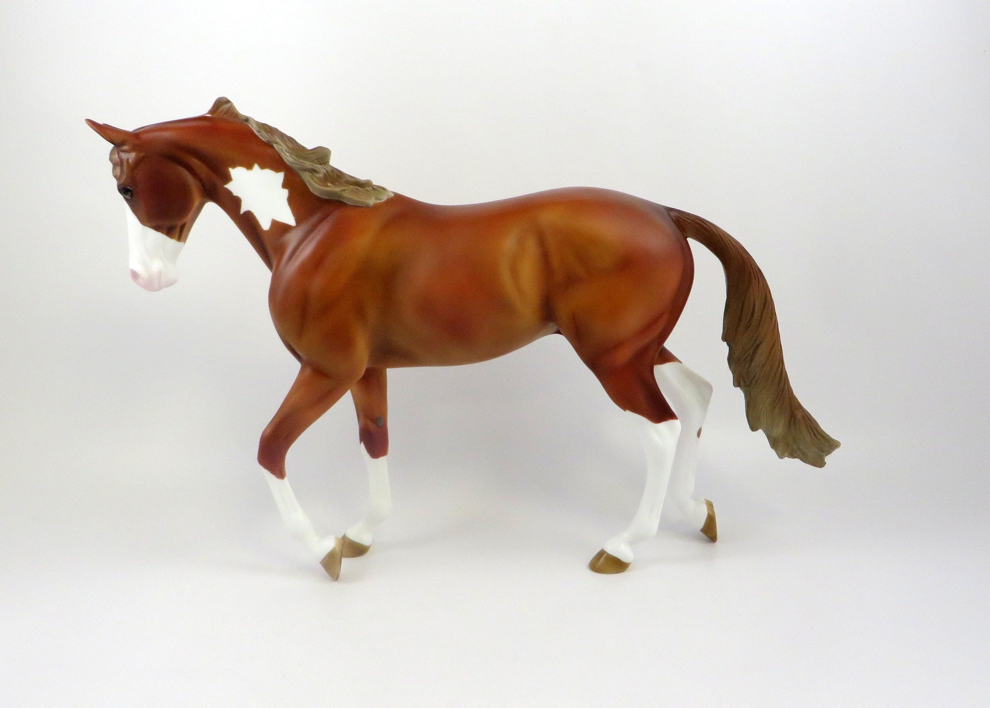 BORISU-OOAK CHESTNUT PAINT THOROUGHBRED MODEL HORSE EQ 19