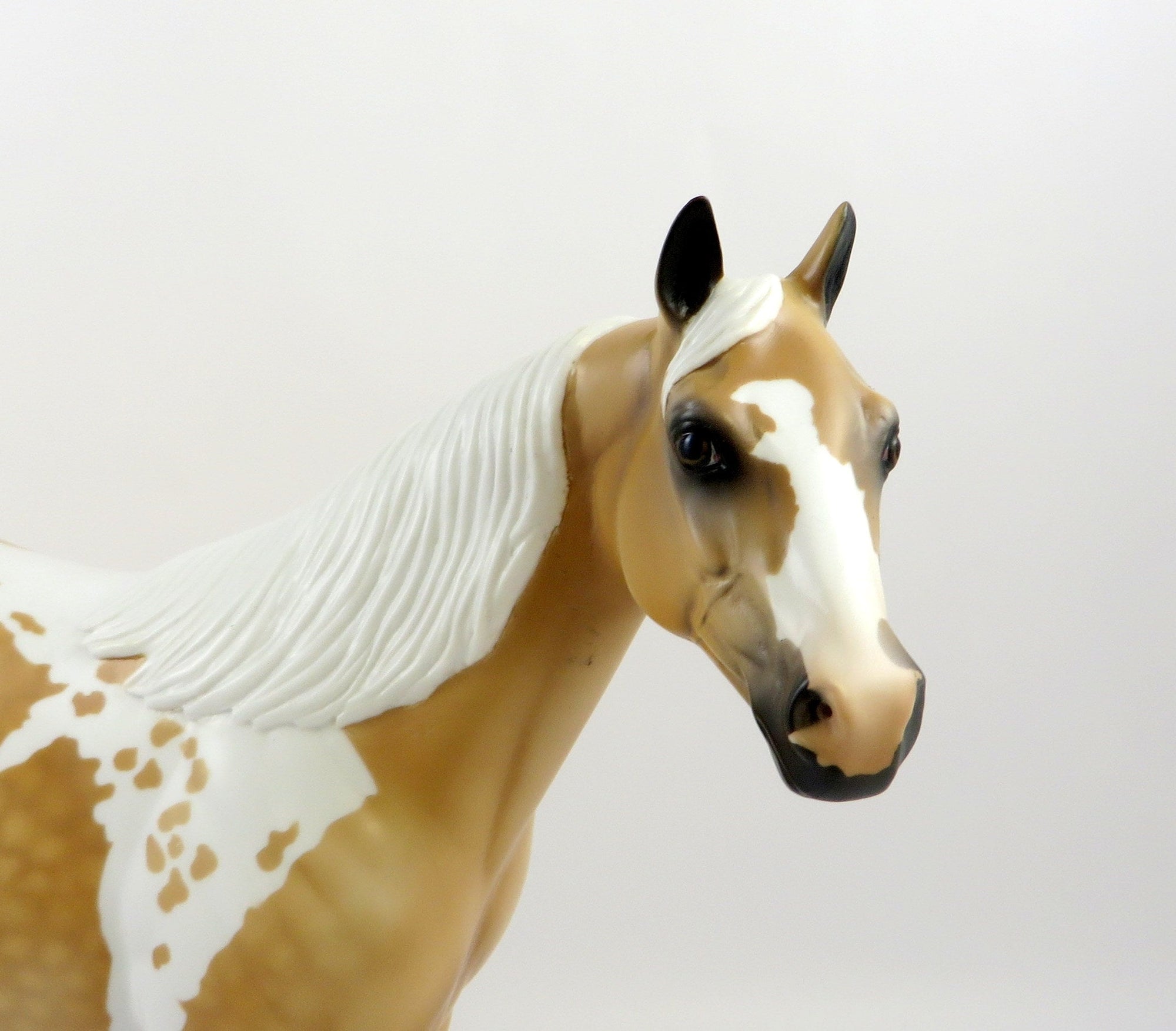 BORS-OOAK PALOMINO TOBIANO ISH MODEL HORSE EQ 19