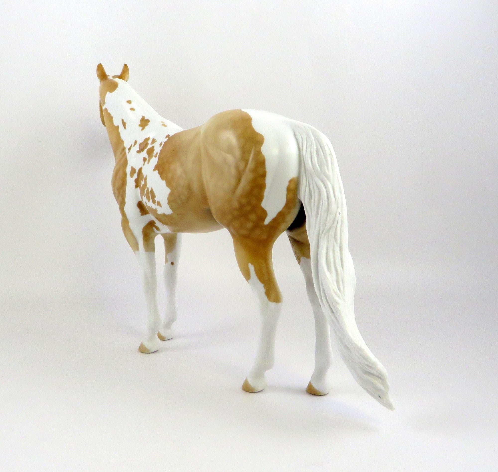 BORS-OOAK PALOMINO TOBIANO ISH MODEL HORSE EQ 19