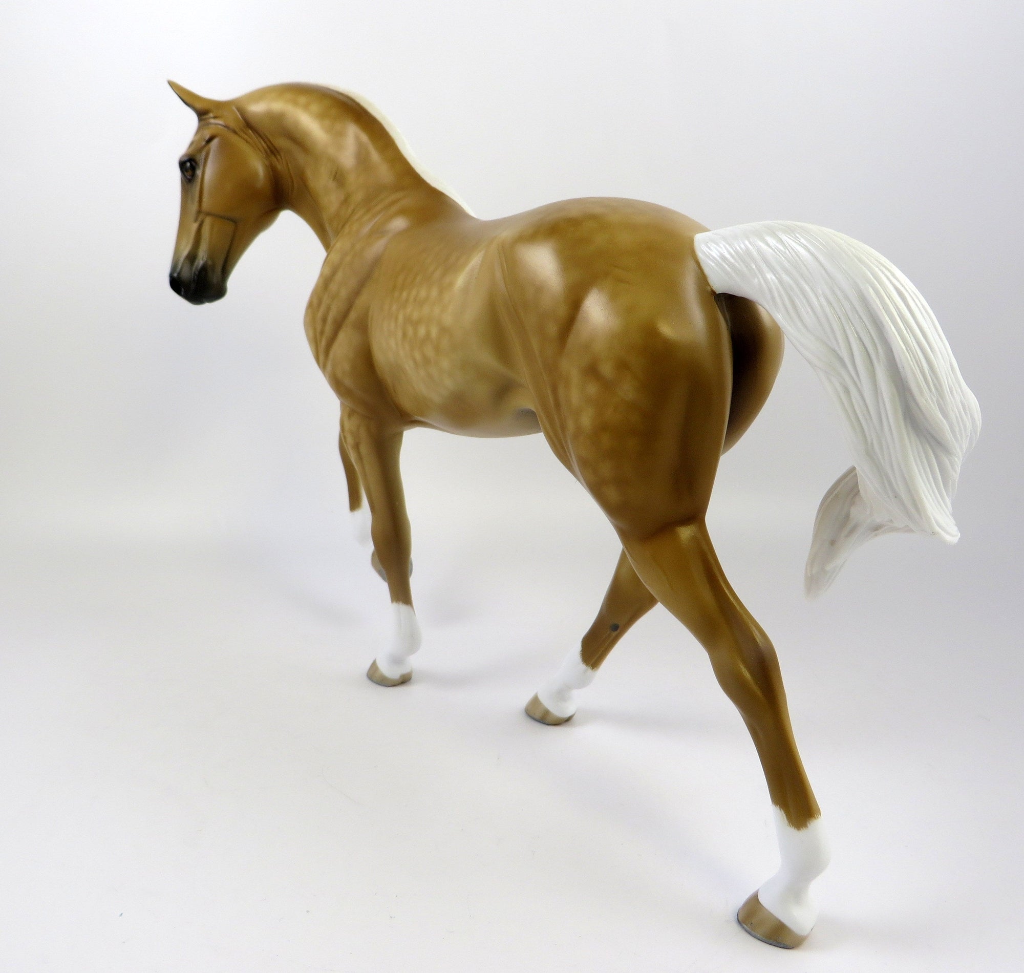 CALADAN-OOAK STAR DAPPLE PALOMINO TWH MODEL HORSE BY SHERYL LEISURE EQ 19