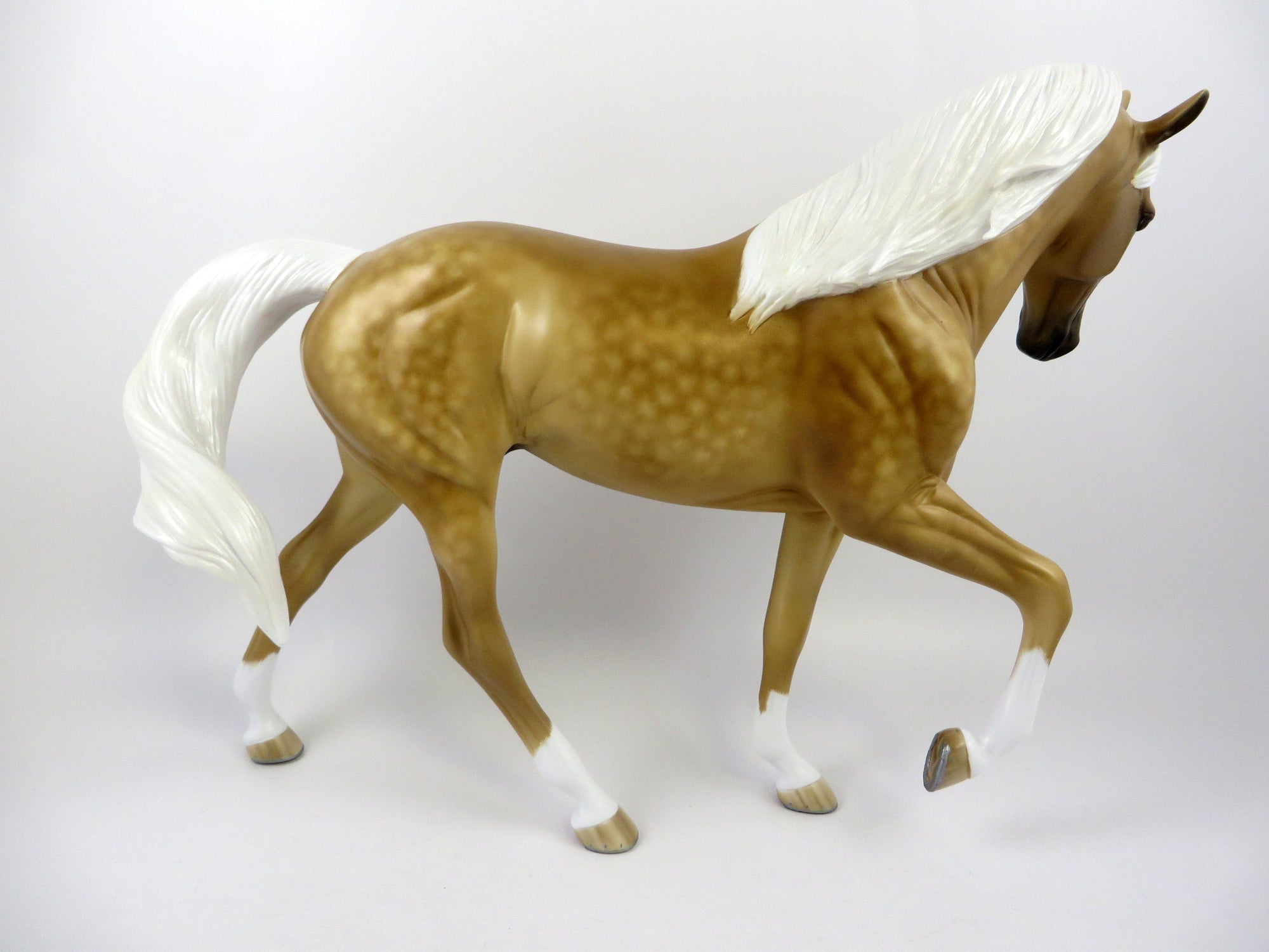 CALADAN-OOAK STAR DAPPLE PALOMINO TWH MODEL HORSE BY SHERYL LEISURE EQ 19