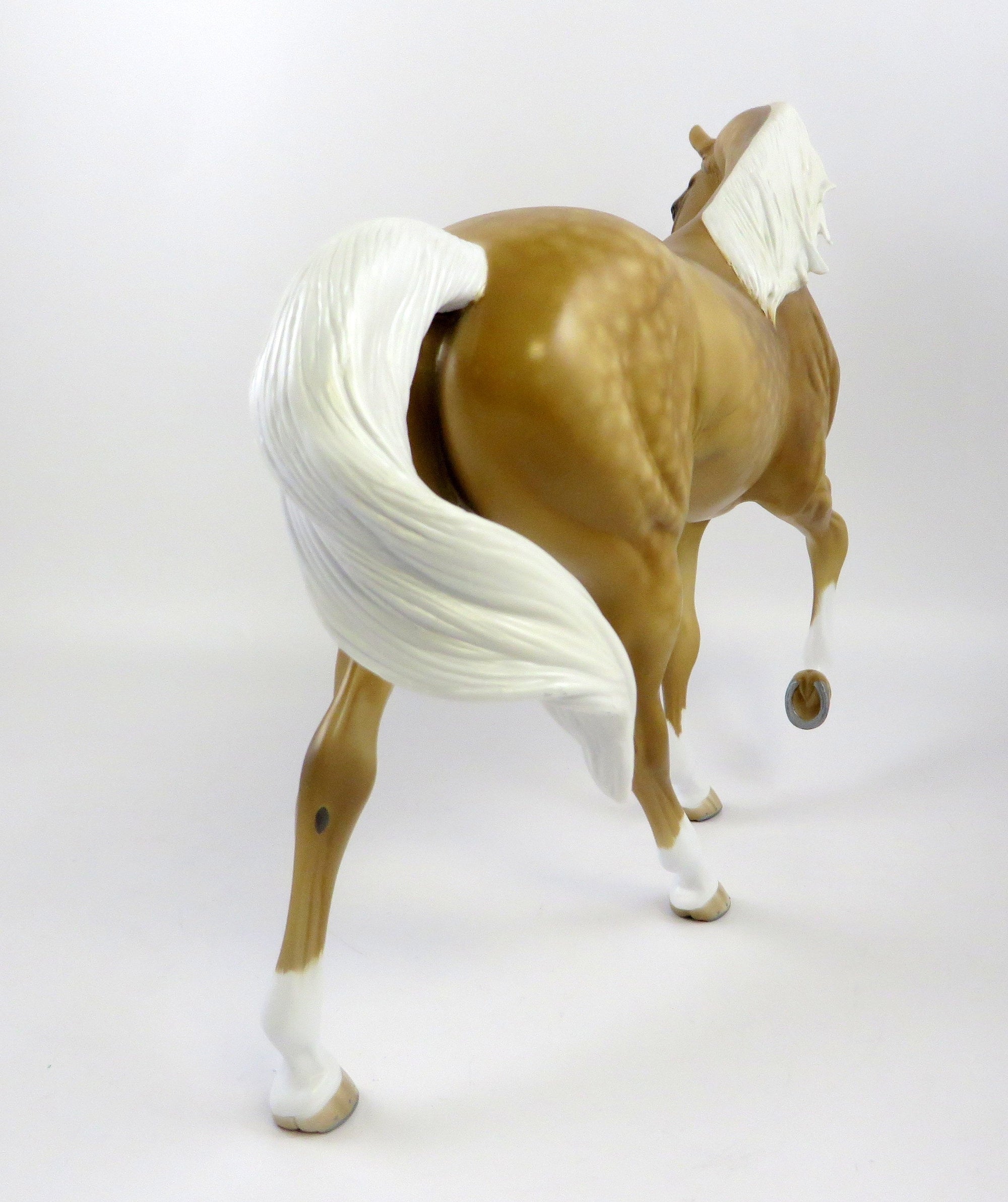CALADAN-OOAK STAR DAPPLE PALOMINO TWH MODEL HORSE BY SHERYL LEISURE EQ 19