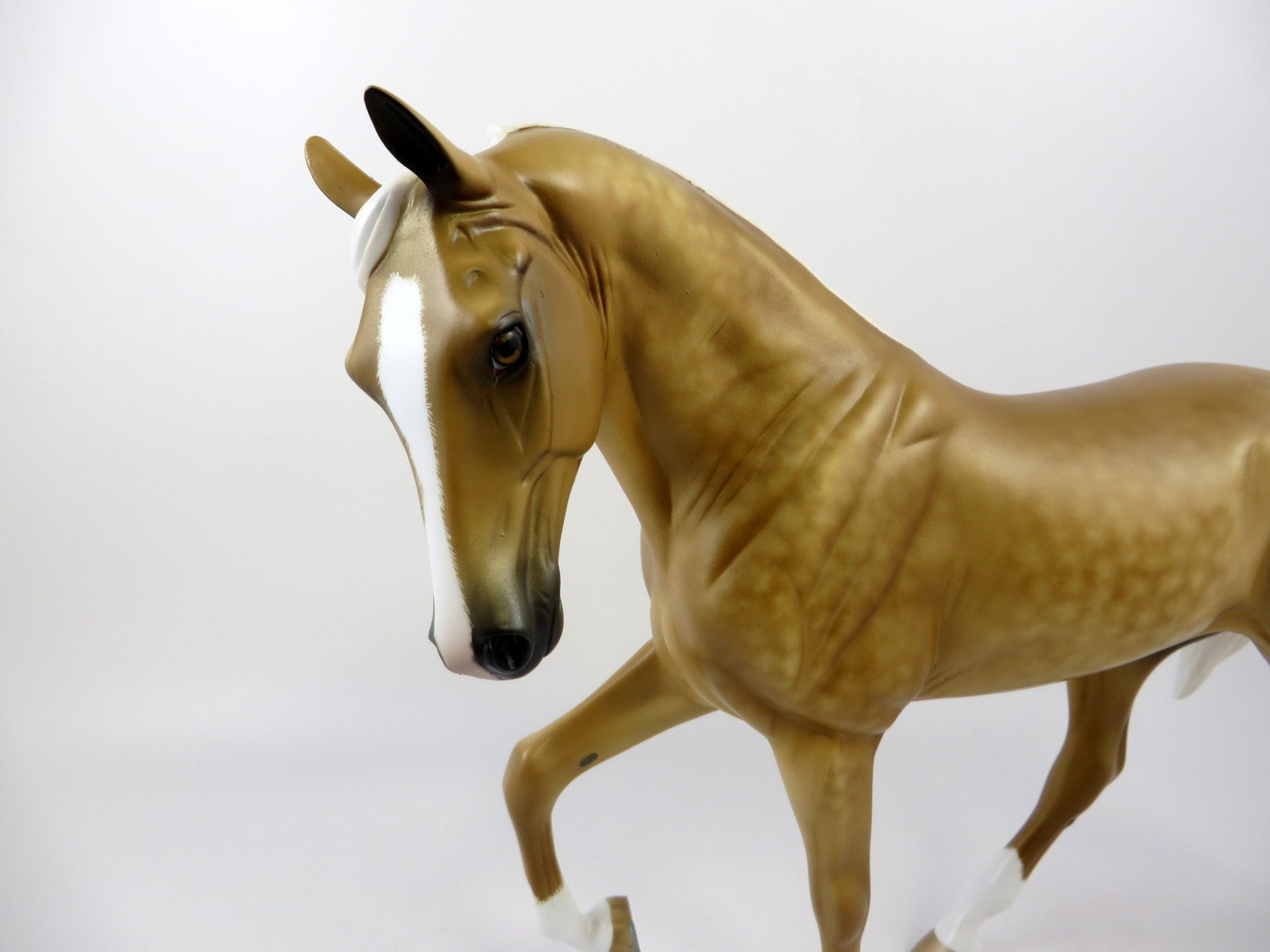 CALADAN-OOAK STAR DAPPLE PALOMINO TWH MODEL HORSE BY SHERYL LEISURE EQ 19