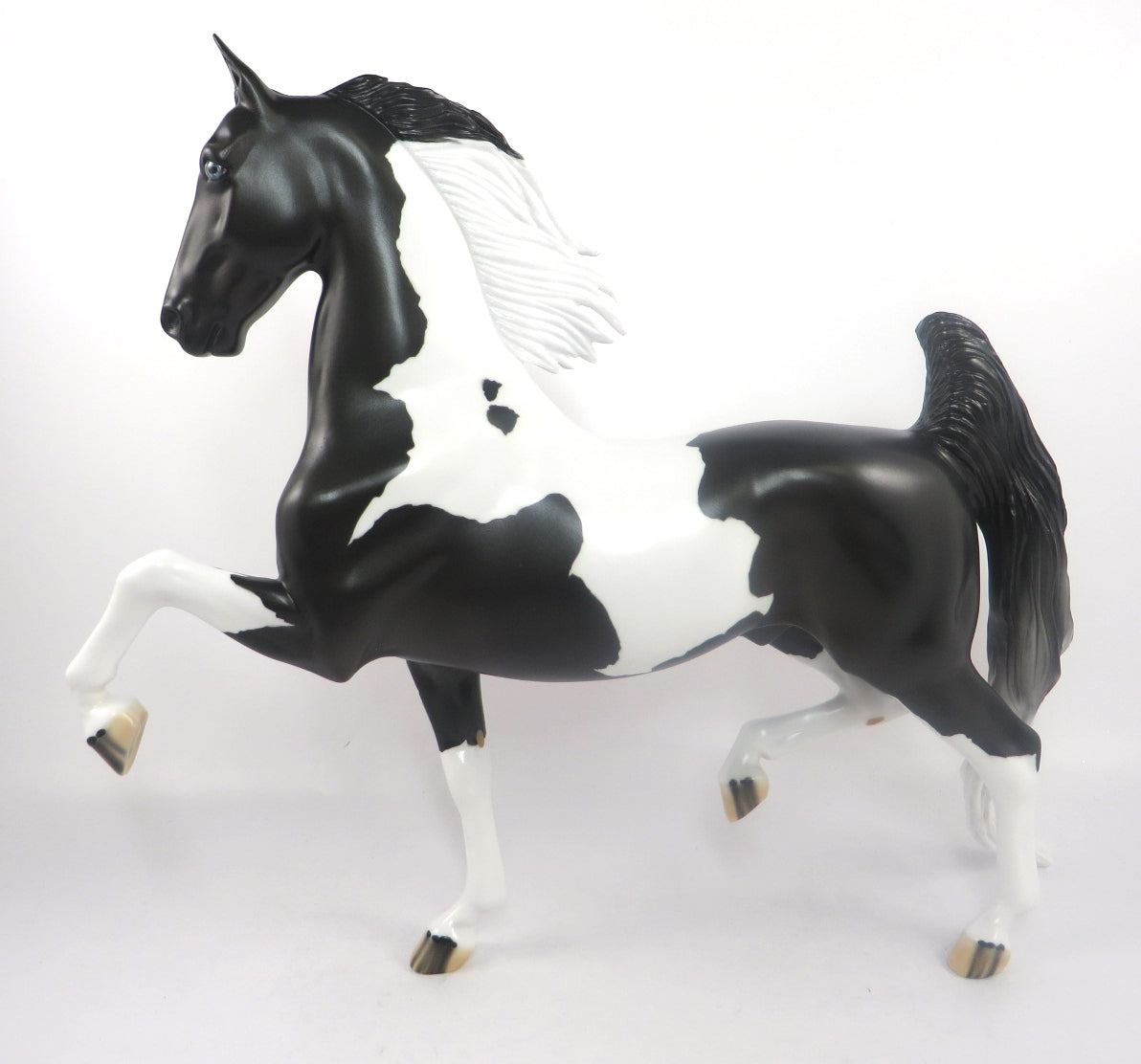 CENTER SPOT-LE-6 BLACK PINTO SADDLEBRED MODEL HORSE 2/12/20